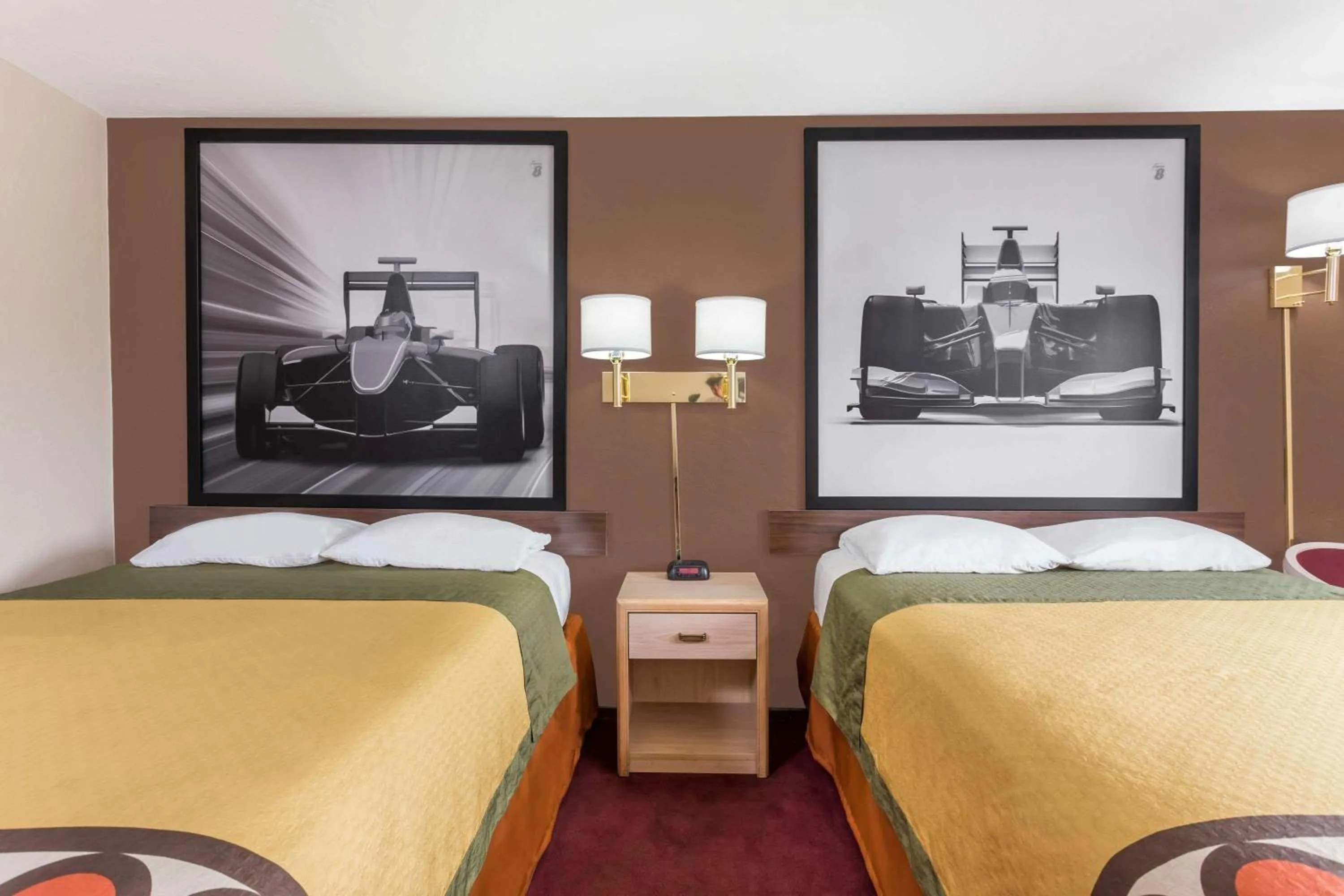 Photo of the whole room, Bed in Super 8 by Wyndham Shelton