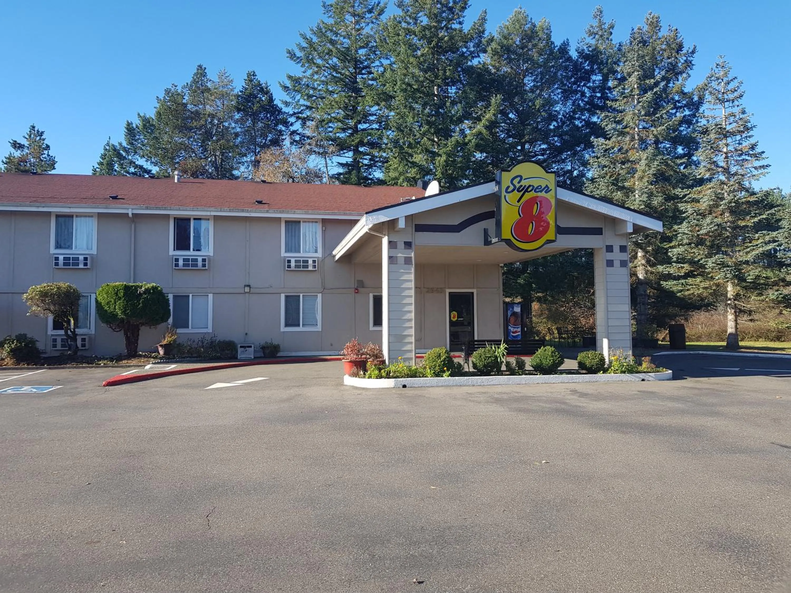 Property building in Super 8 by Wyndham Shelton