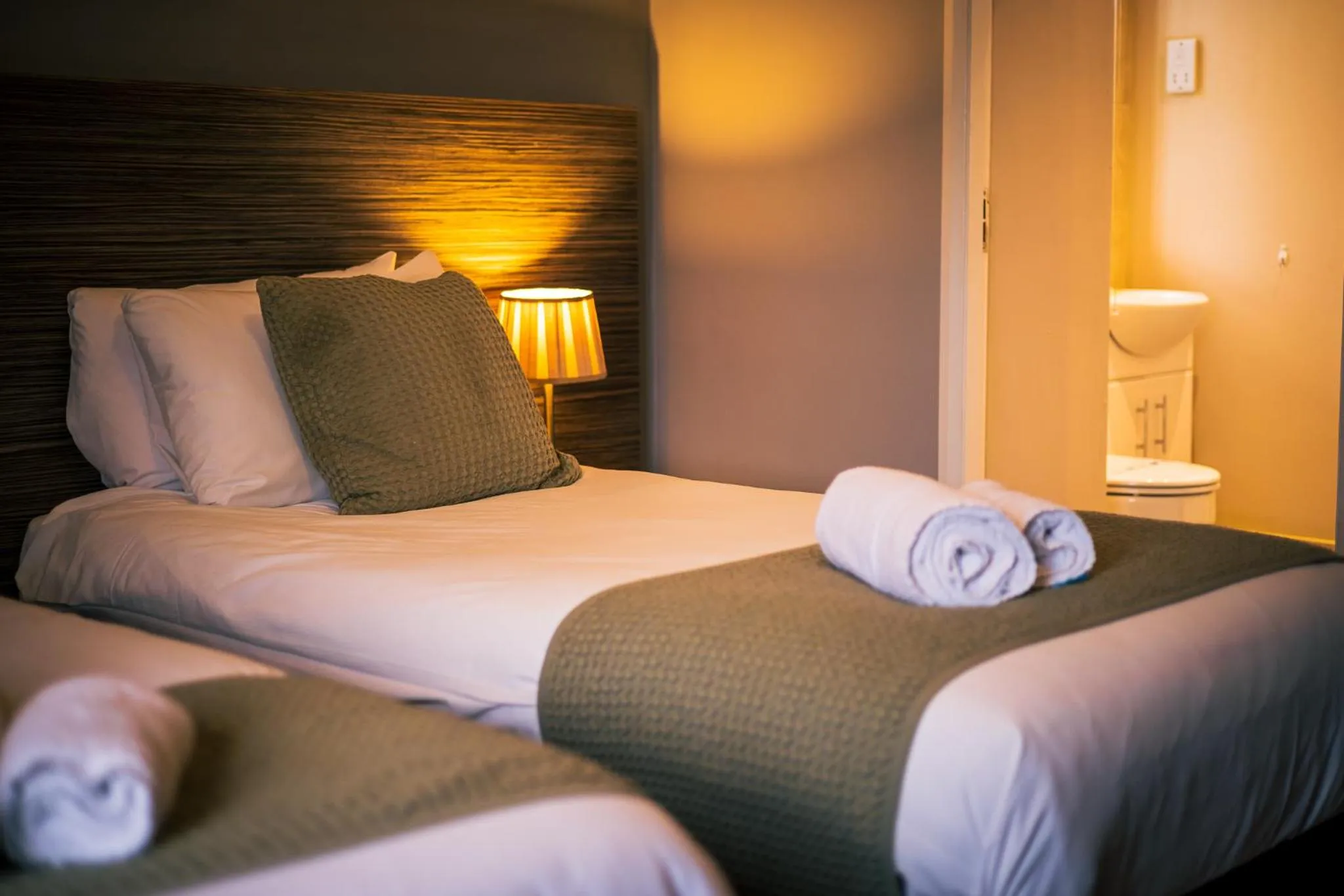 Bed in Three Horseshoes Inn