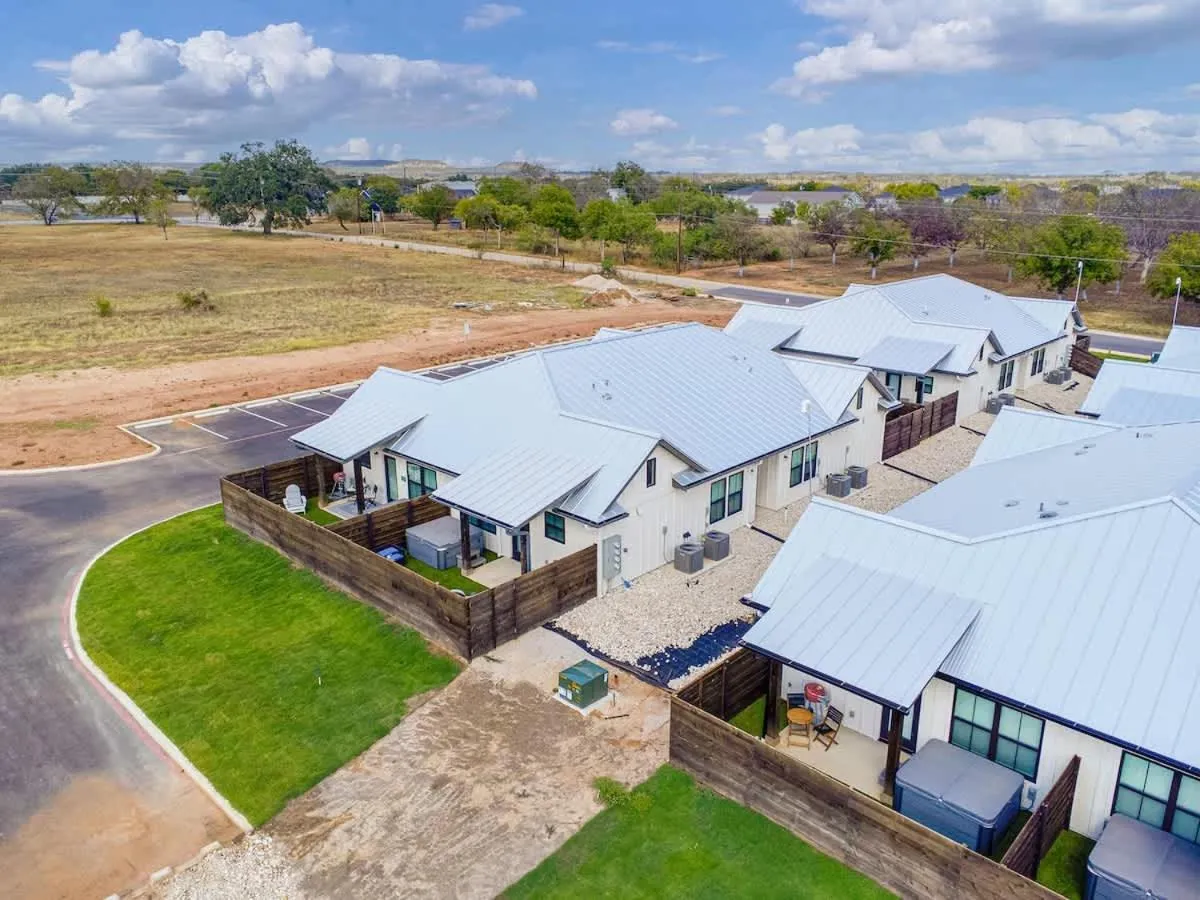 Property building in Biskits Hideaway
