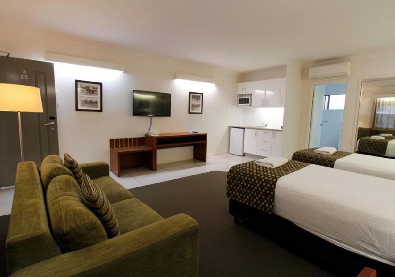 Bed in Chinchilla Downtown Motor Inn