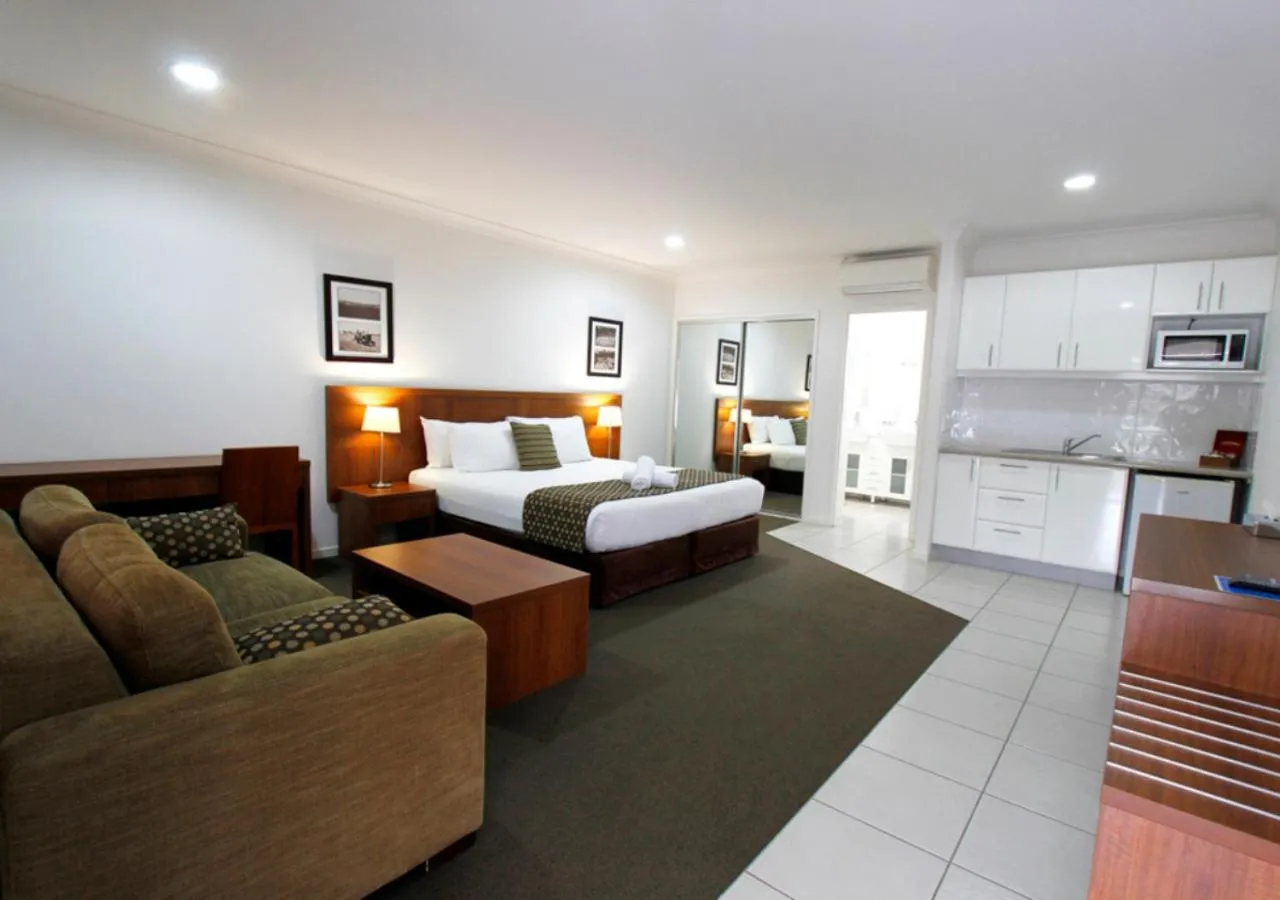 Bedroom, Bed in Chinchilla Downtown Motor Inn