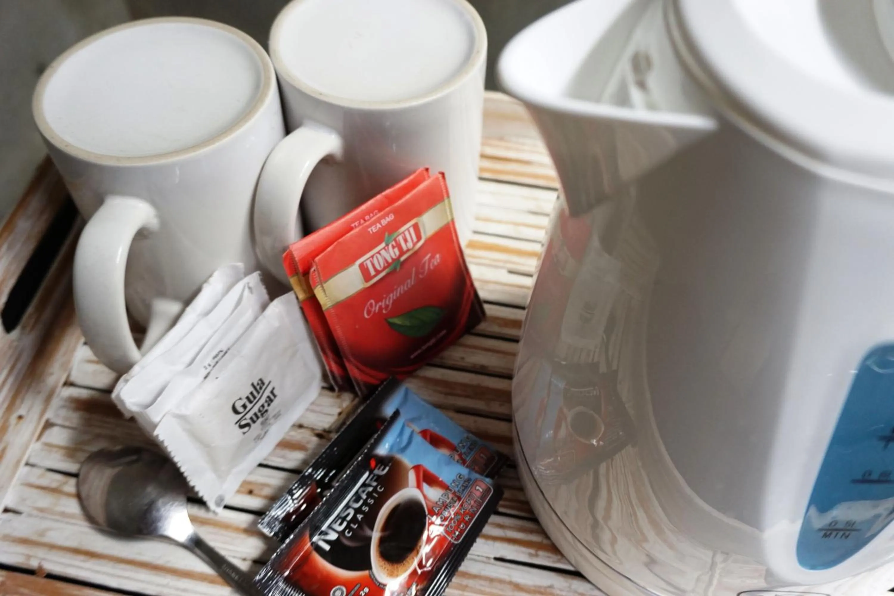 Coffee/tea facilities in Louto Dmell Villa & Guesthouse