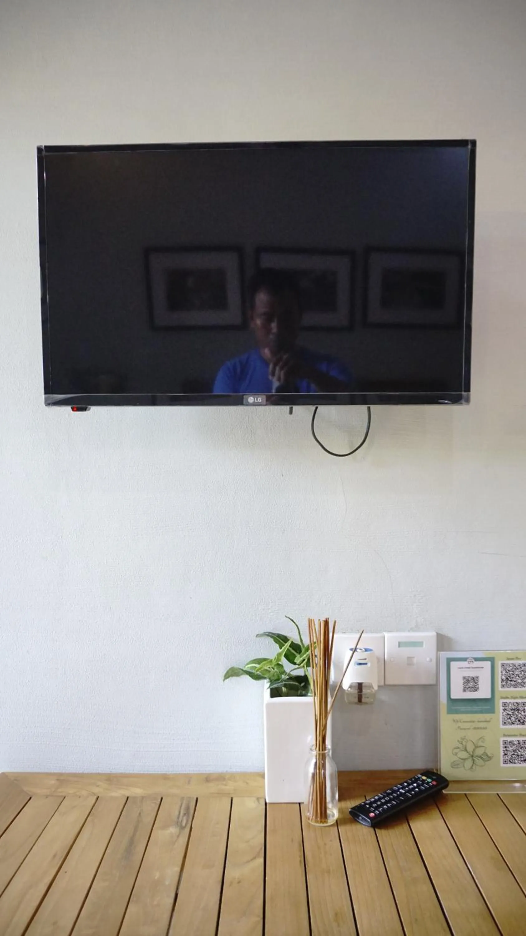 TV and multimedia in Louto Dmell Villa & Guesthouse