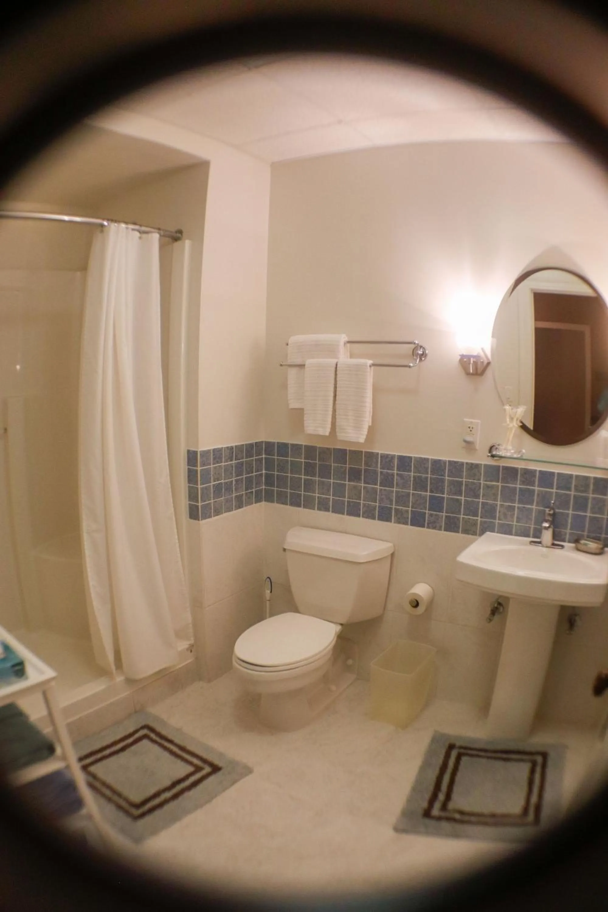 Shower in Fountainview Inn