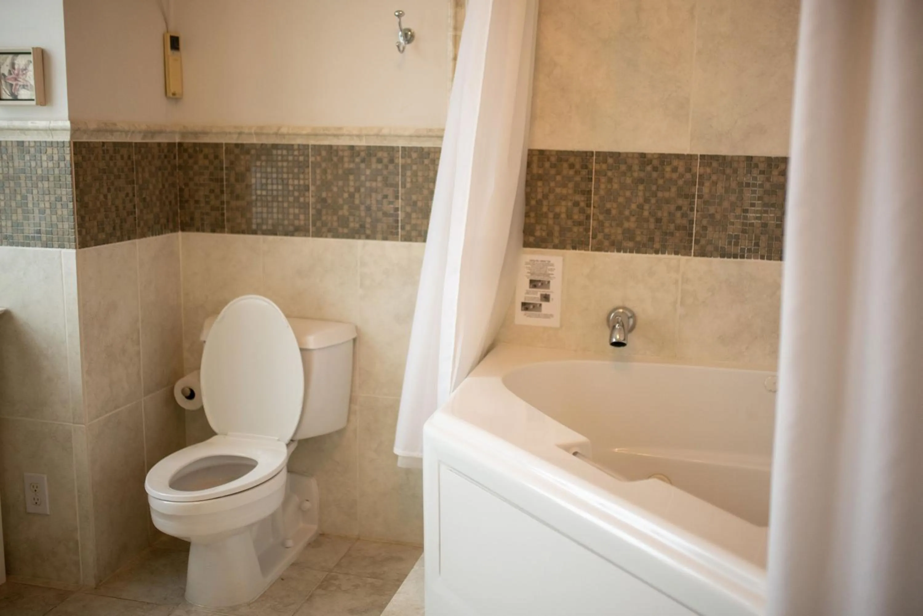 Shower in Fountainview Inn