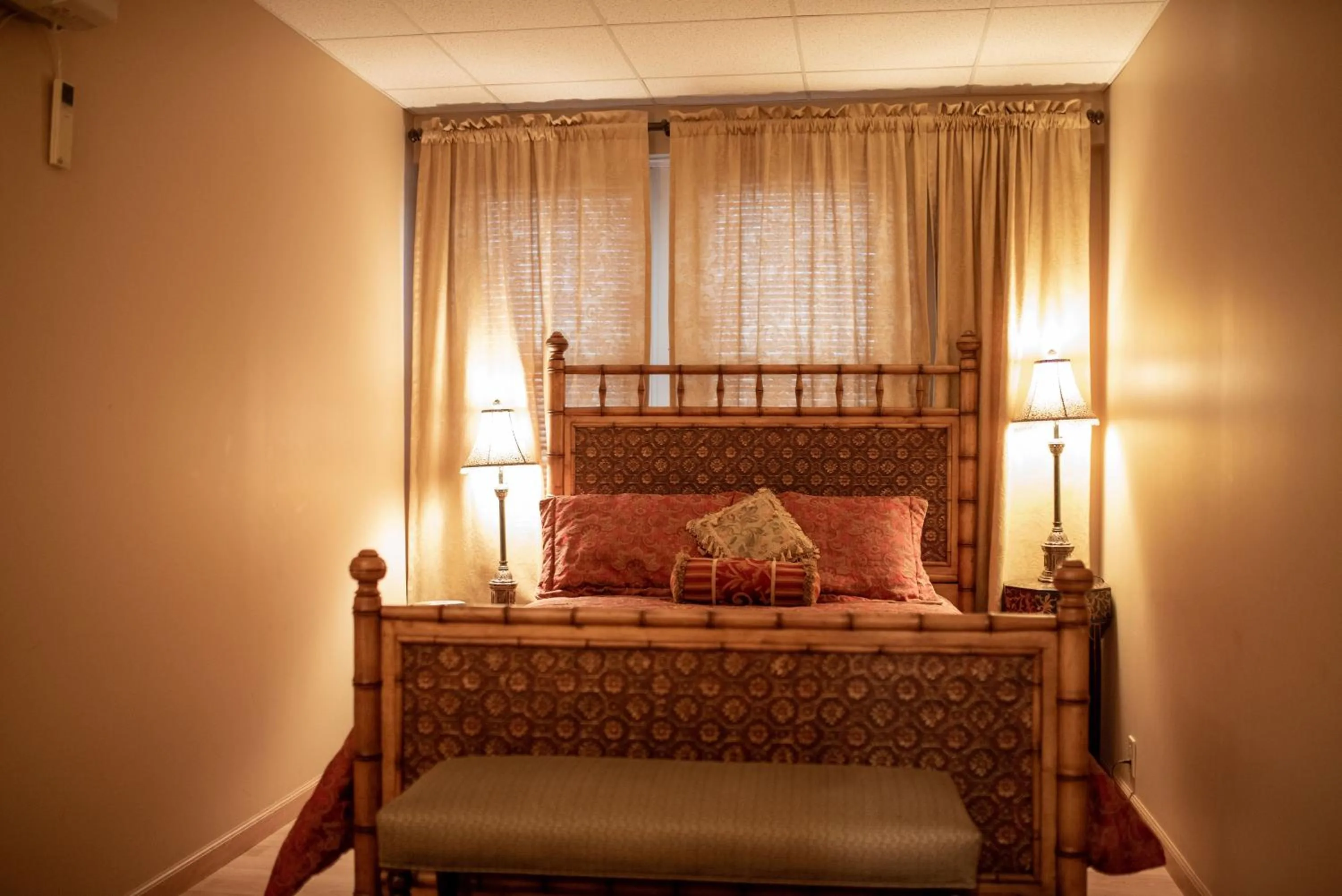 Bed in Fountainview Inn