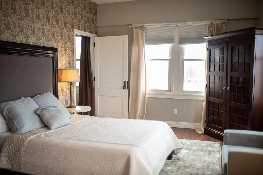 Bedroom, Bed in Fountainview Inn
