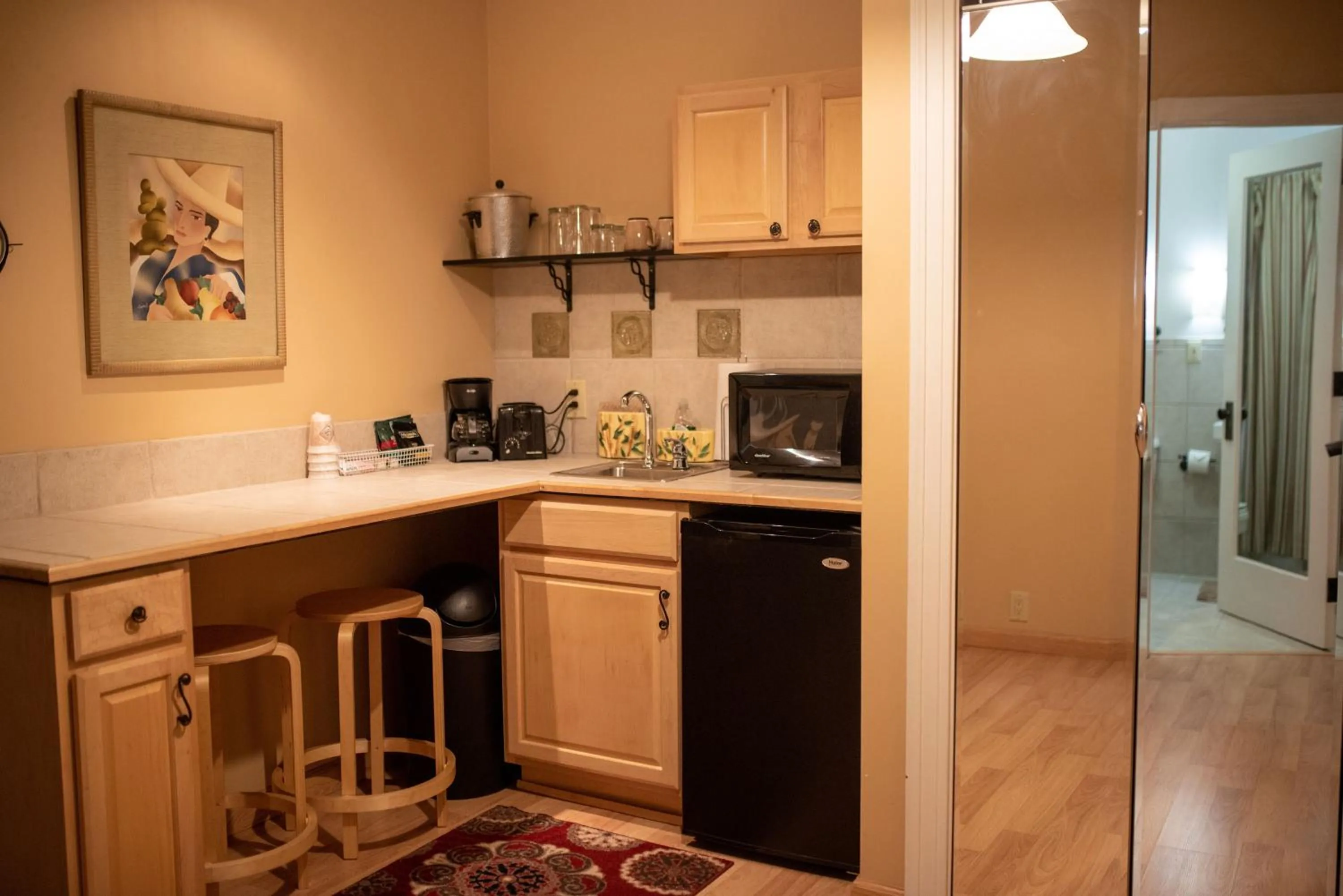 Coffee/tea facilities in Fountainview Inn