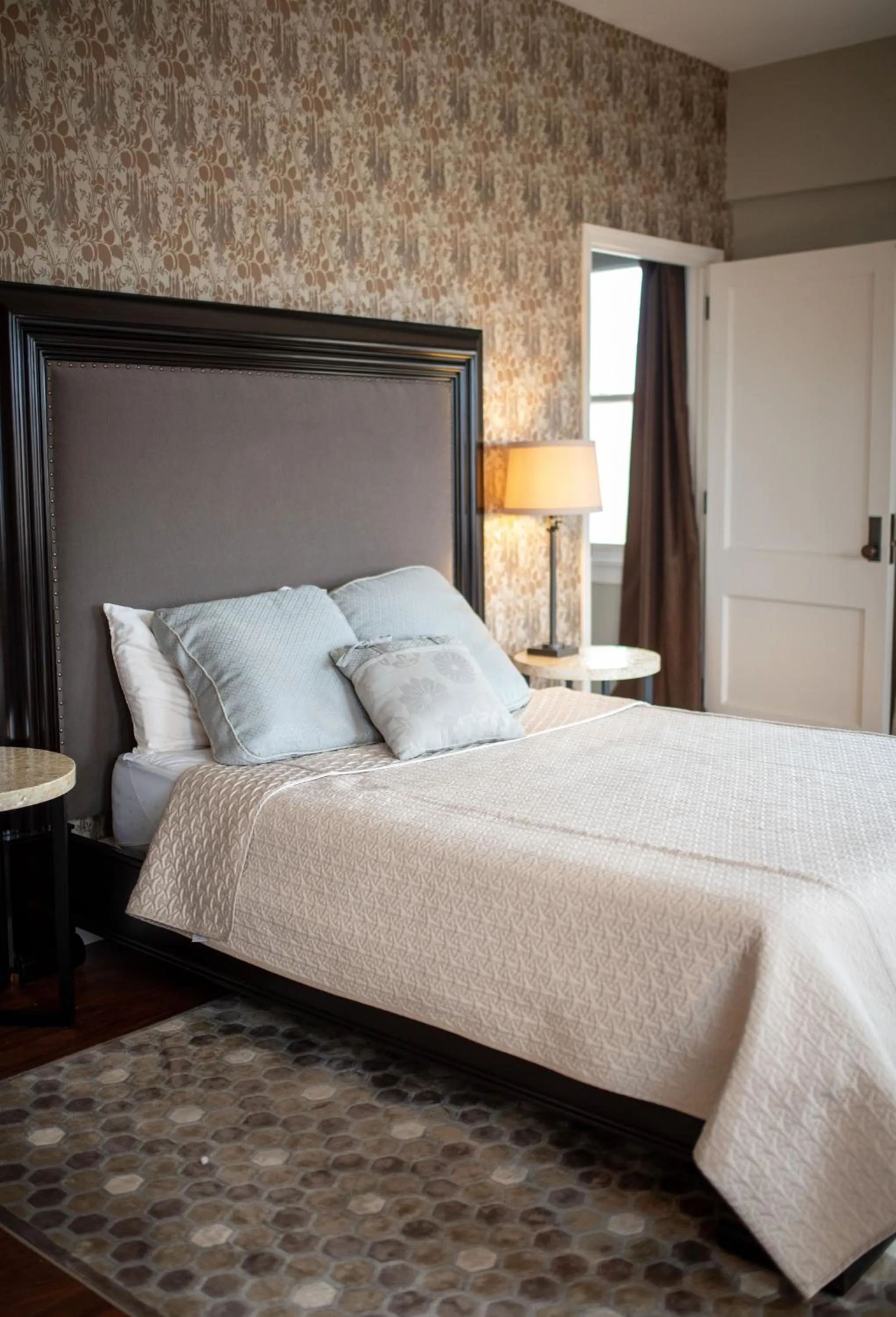 Bed in Fountainview Inn