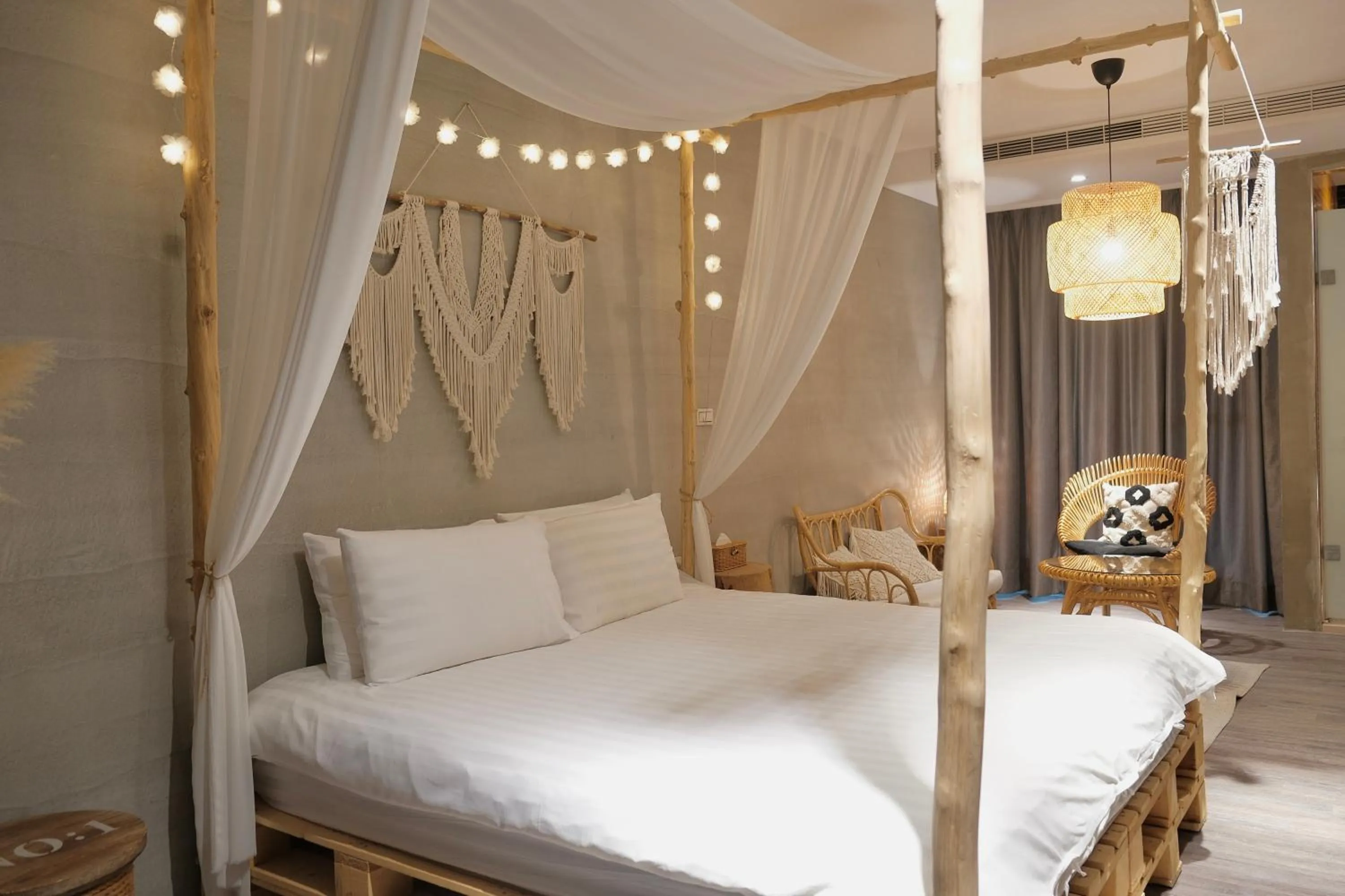 Photo of the whole room, Bed in 愛黏在一起設計師民宿 Lovers BNB