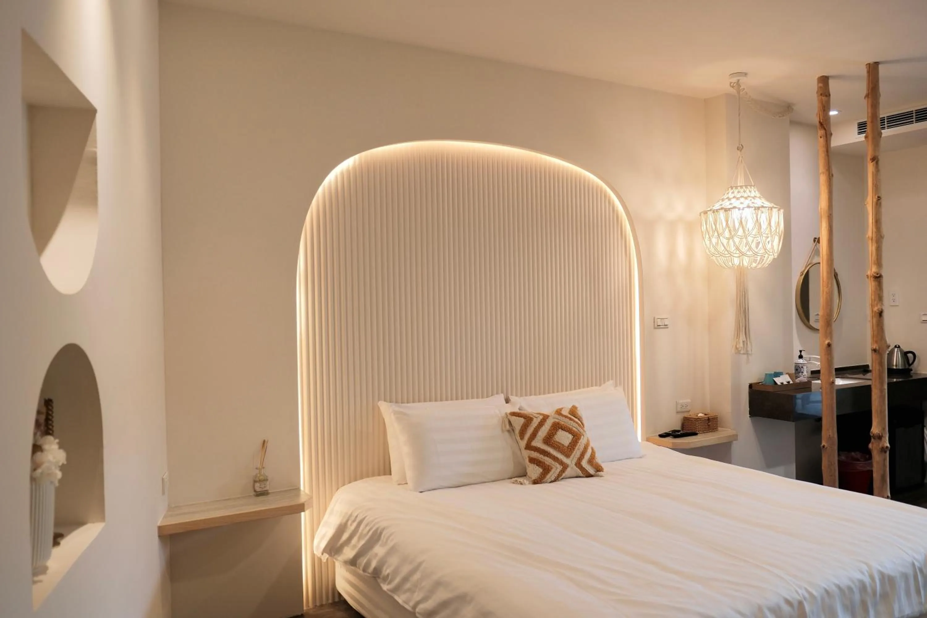 Photo of the whole room, Bed in 愛黏在一起設計師民宿 Lovers BNB