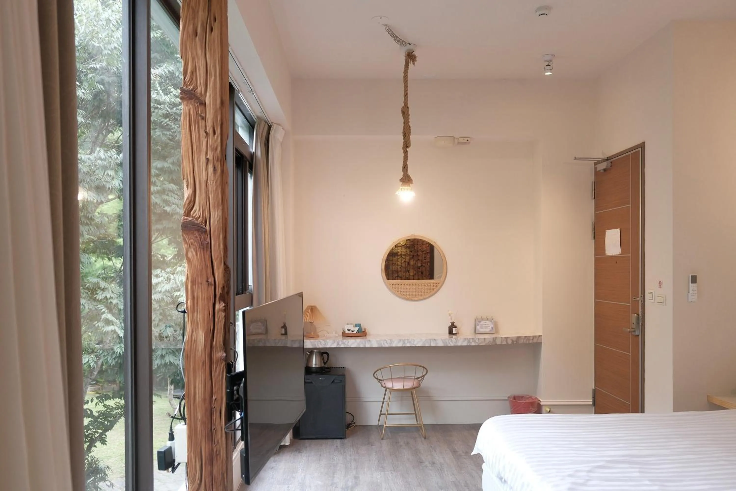 Photo of the whole room, Bed in 愛黏在一起設計師民宿 Lovers BNB