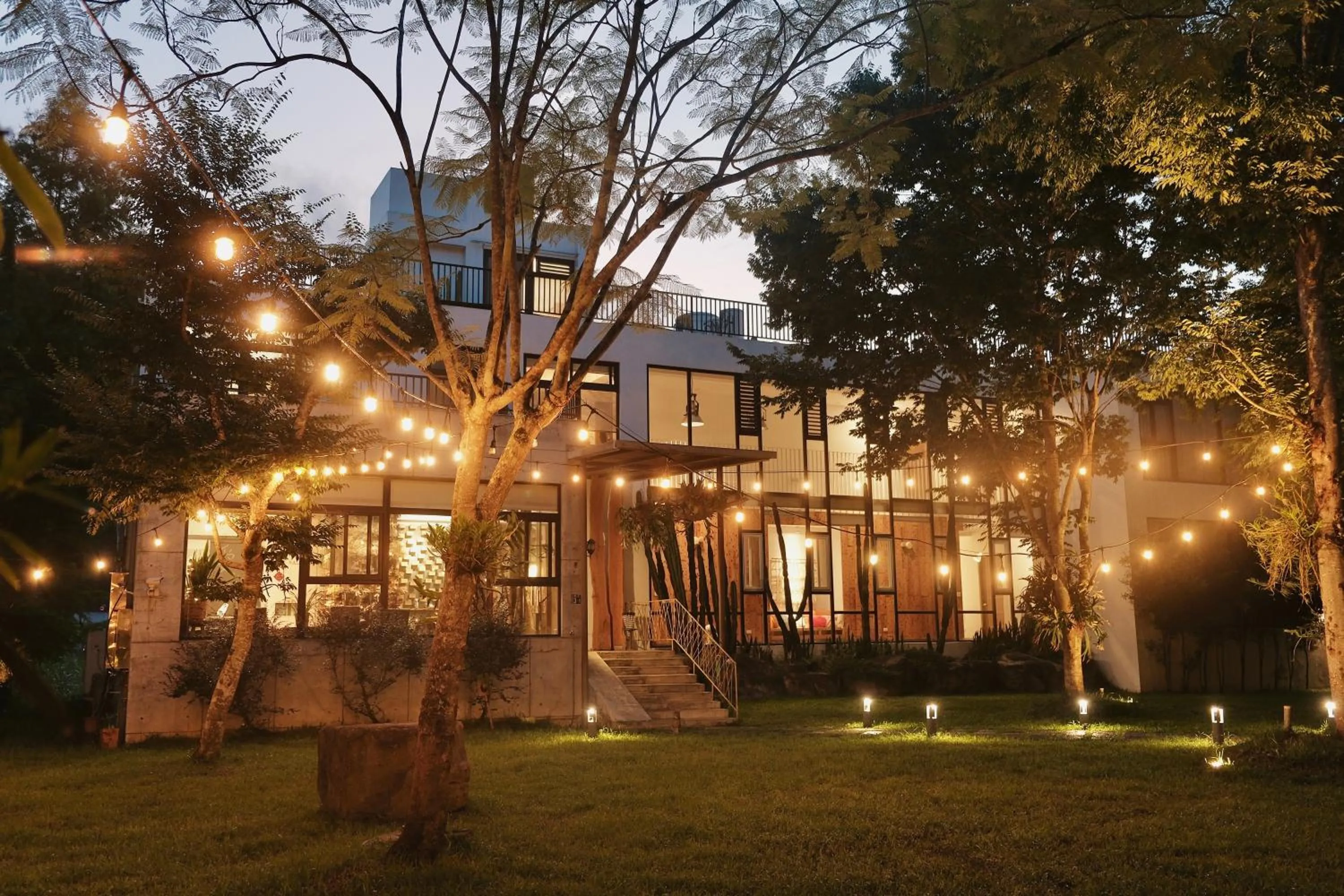 Property building in 愛黏在一起設計師民宿 Lovers BNB