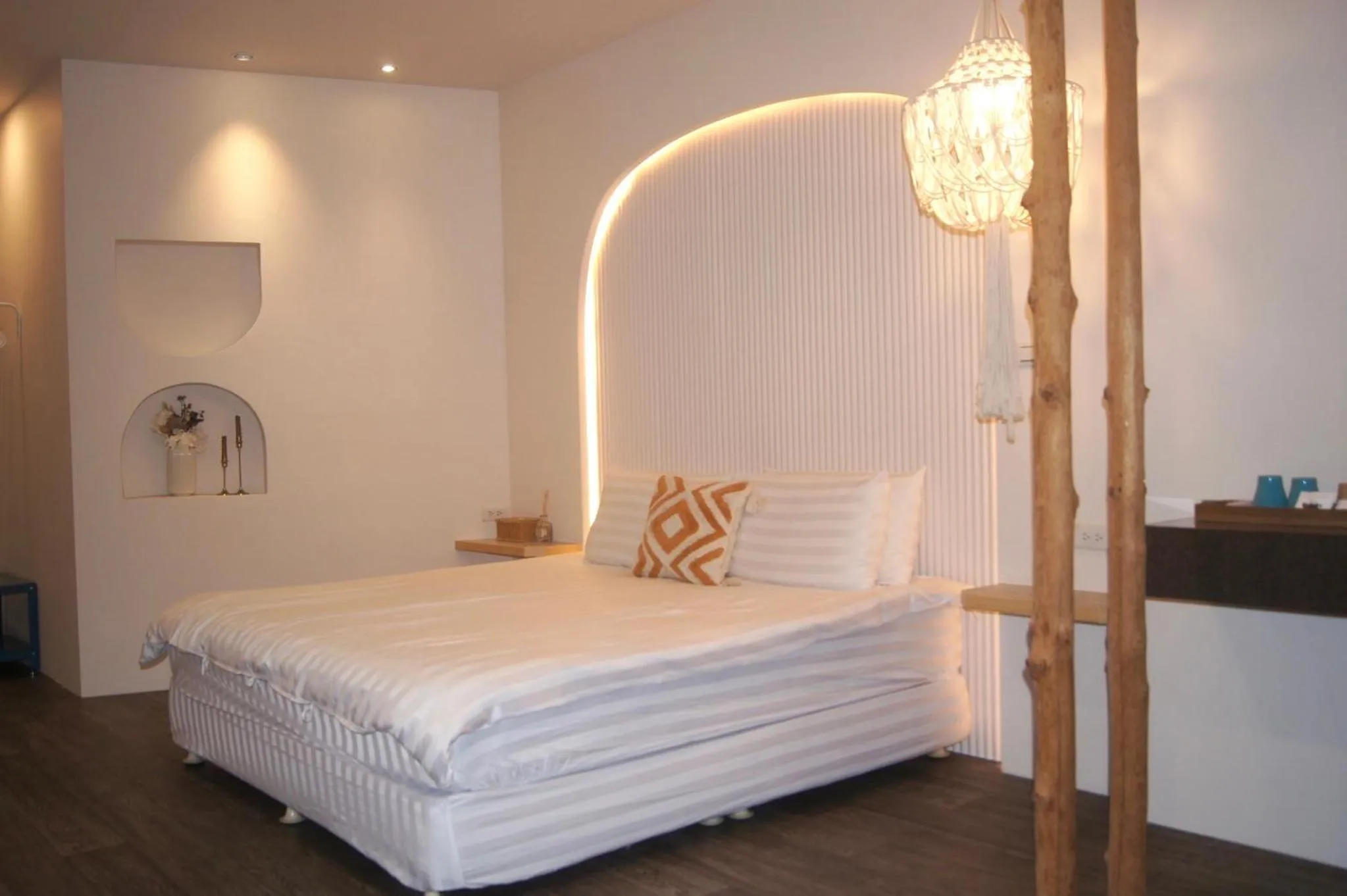 Photo of the whole room, Bed in 愛黏在一起設計師民宿 Lovers BNB