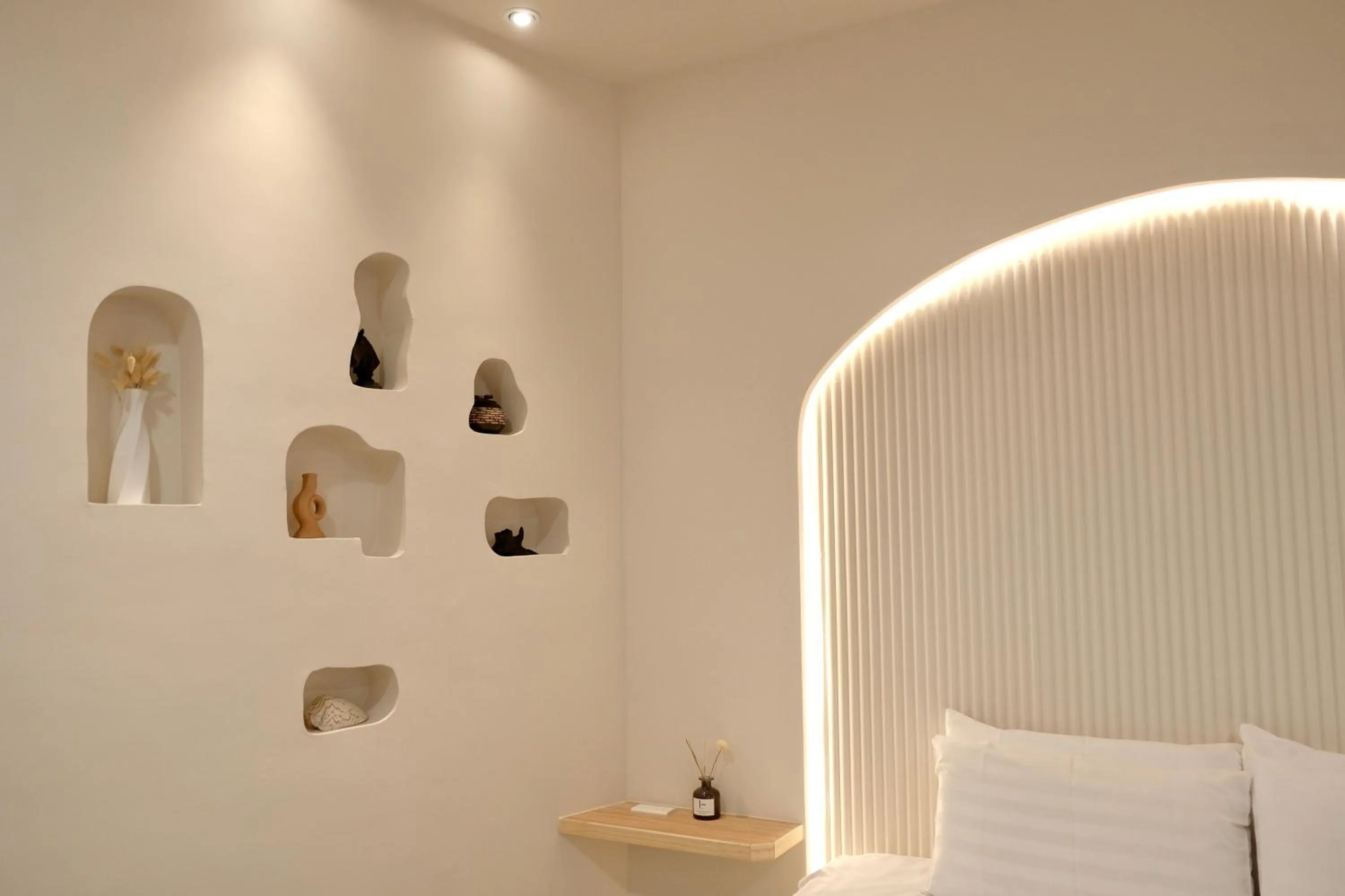 Decorative detail, Bed in 愛黏在一起設計師民宿 Lovers BNB