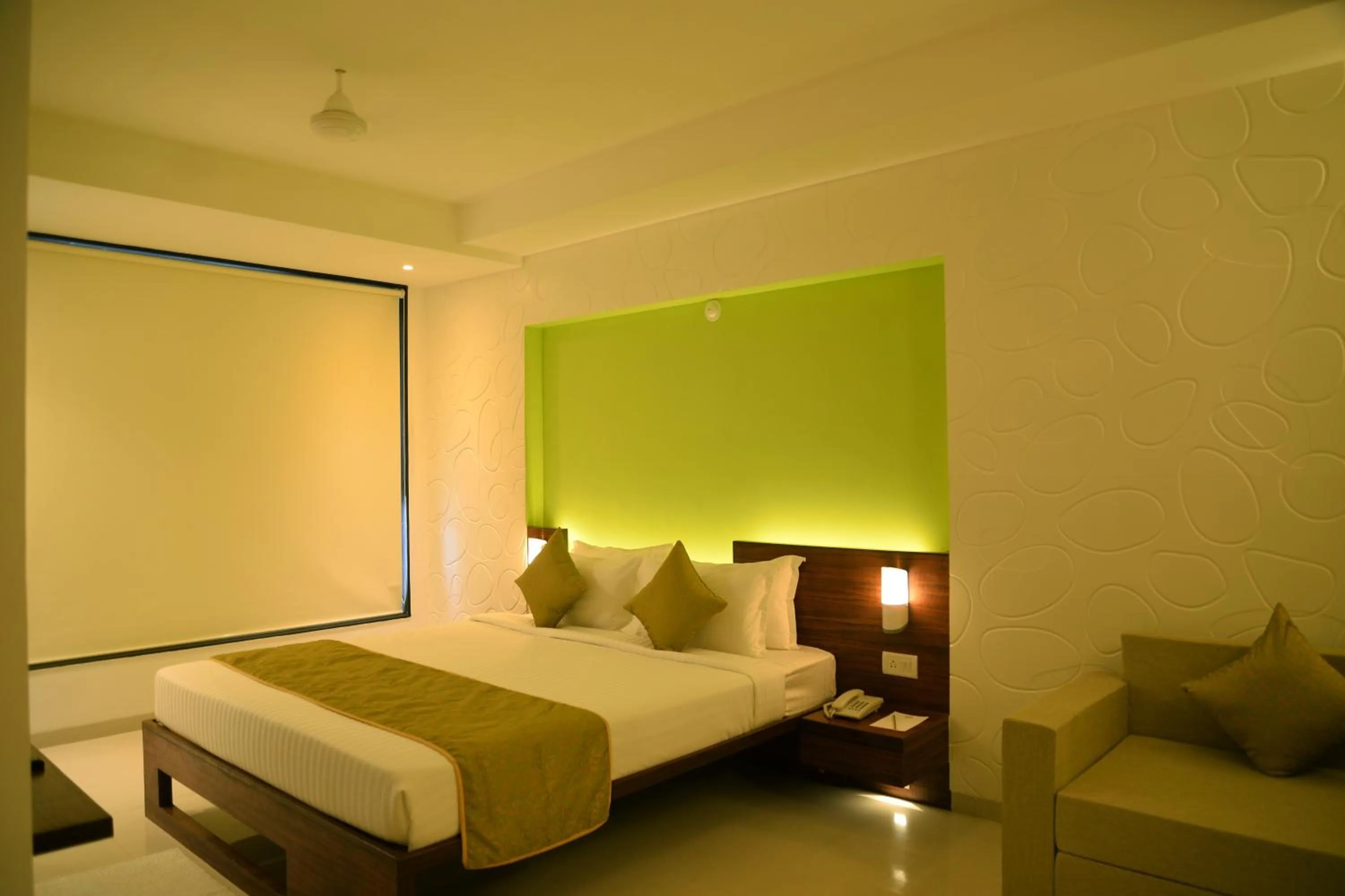 Photo of the whole room, Bed in The Temple View Hotel