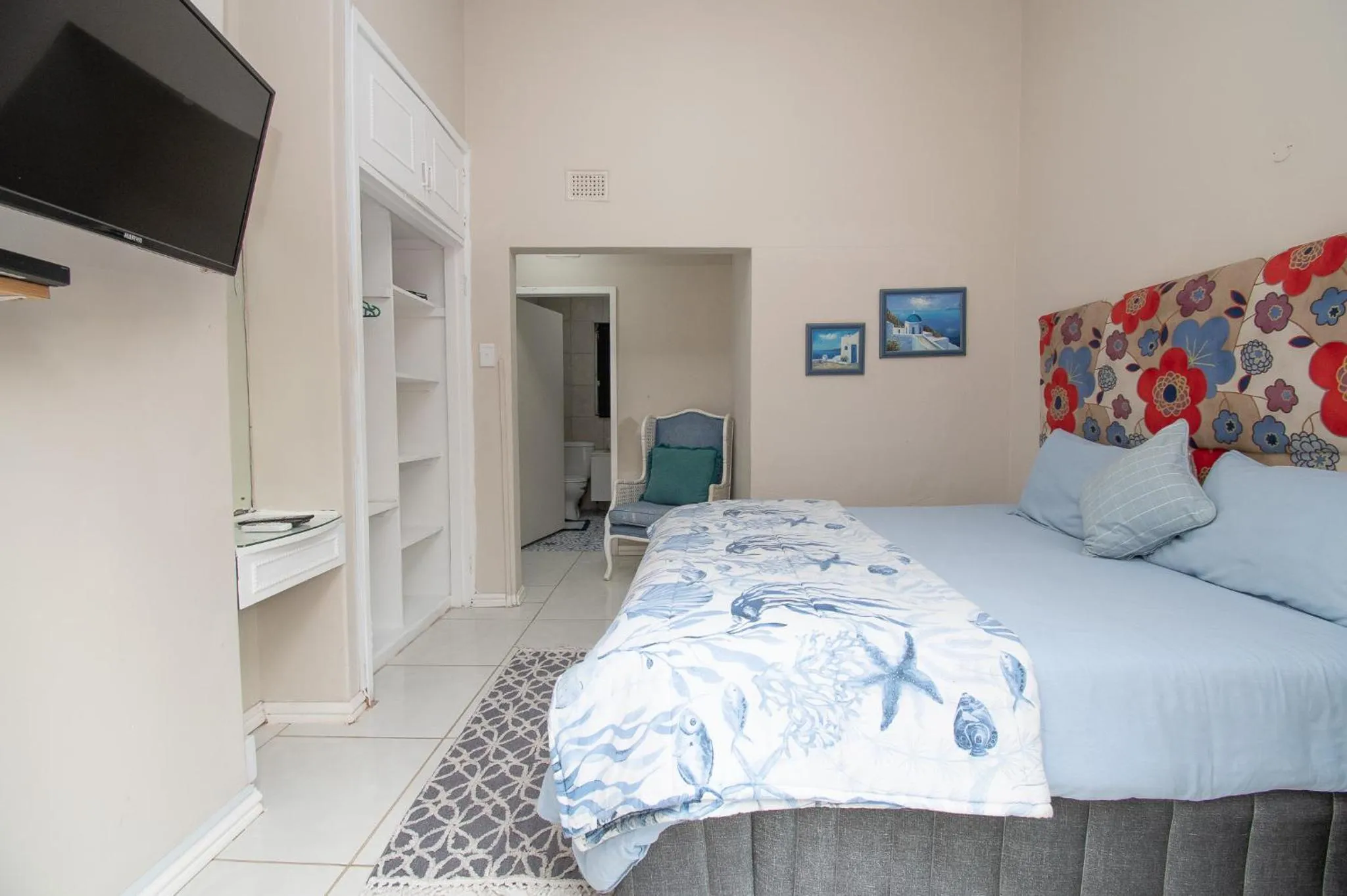 Photo of the whole room, Bed in No 20 On the Beach Guesthouse