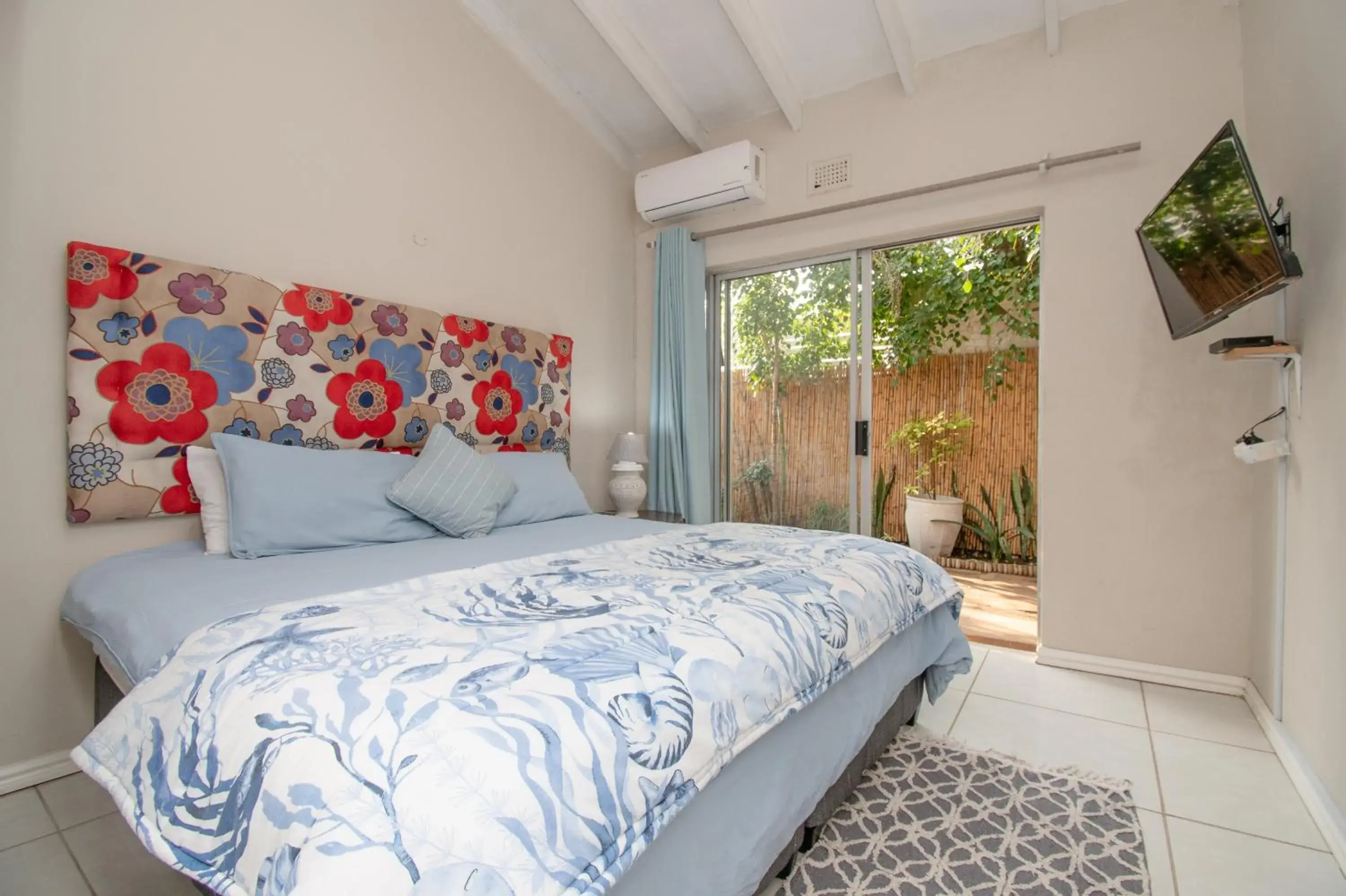 Double Room - single occupancy in No 20 On the Beach Guesthouse Double Room - single occupancy in No 20 On the Beach Guesthouse