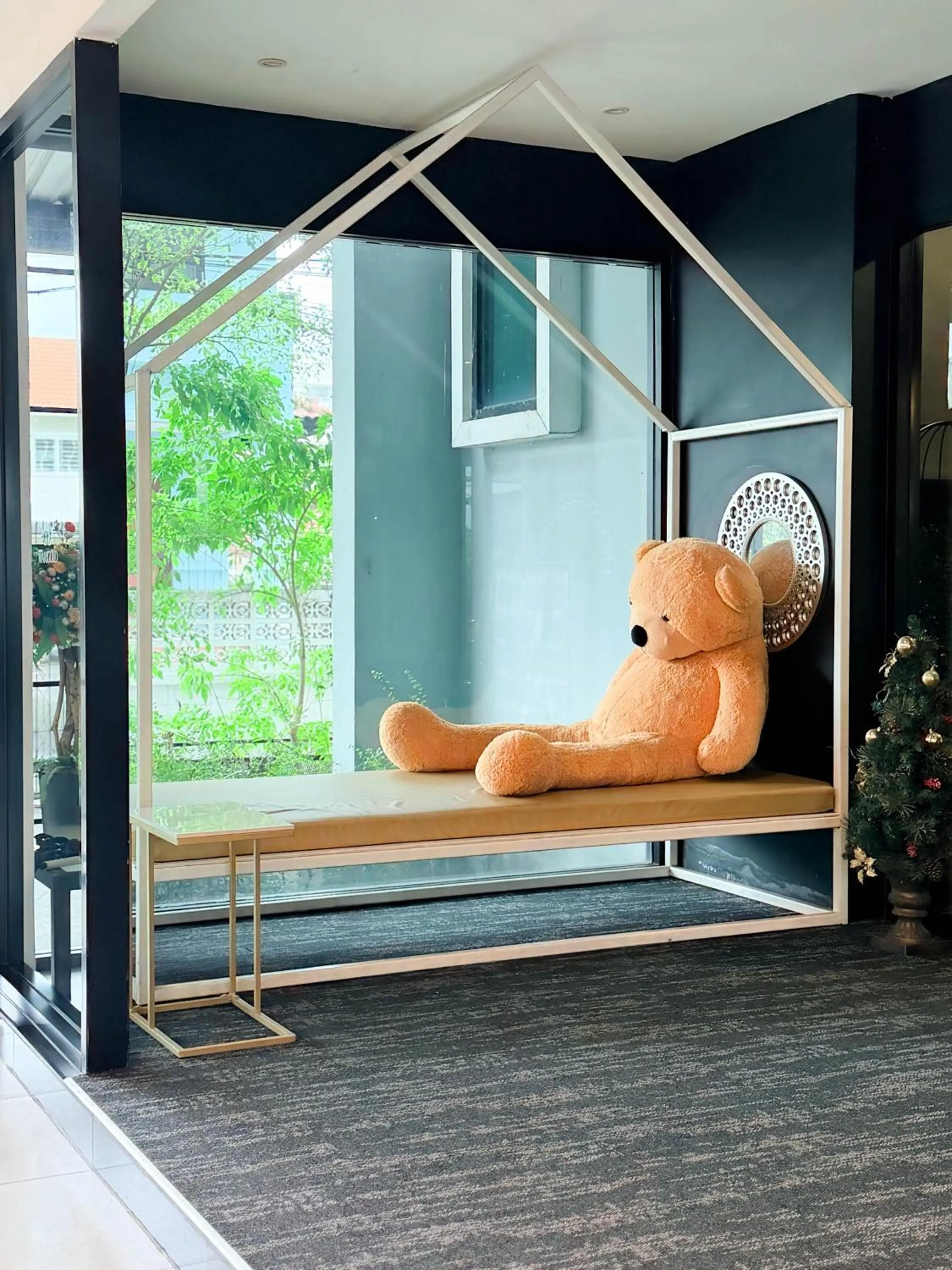 Marigold Sukhumvit - Free Shuttle to BTS Bearing Station