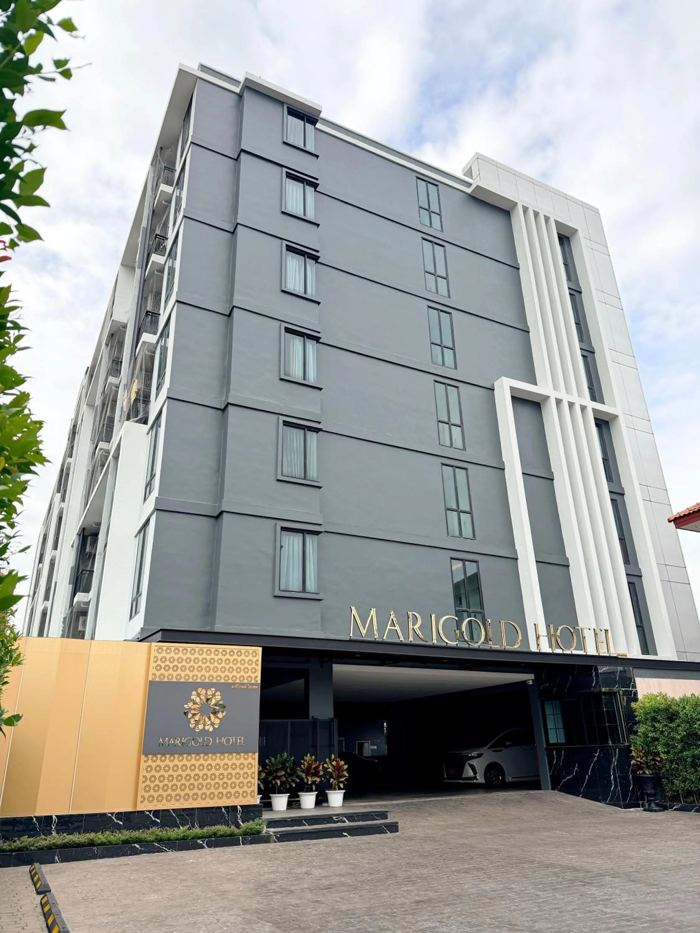 Marigold Sukhumvit - Free Shuttle to BTS Bearing Station