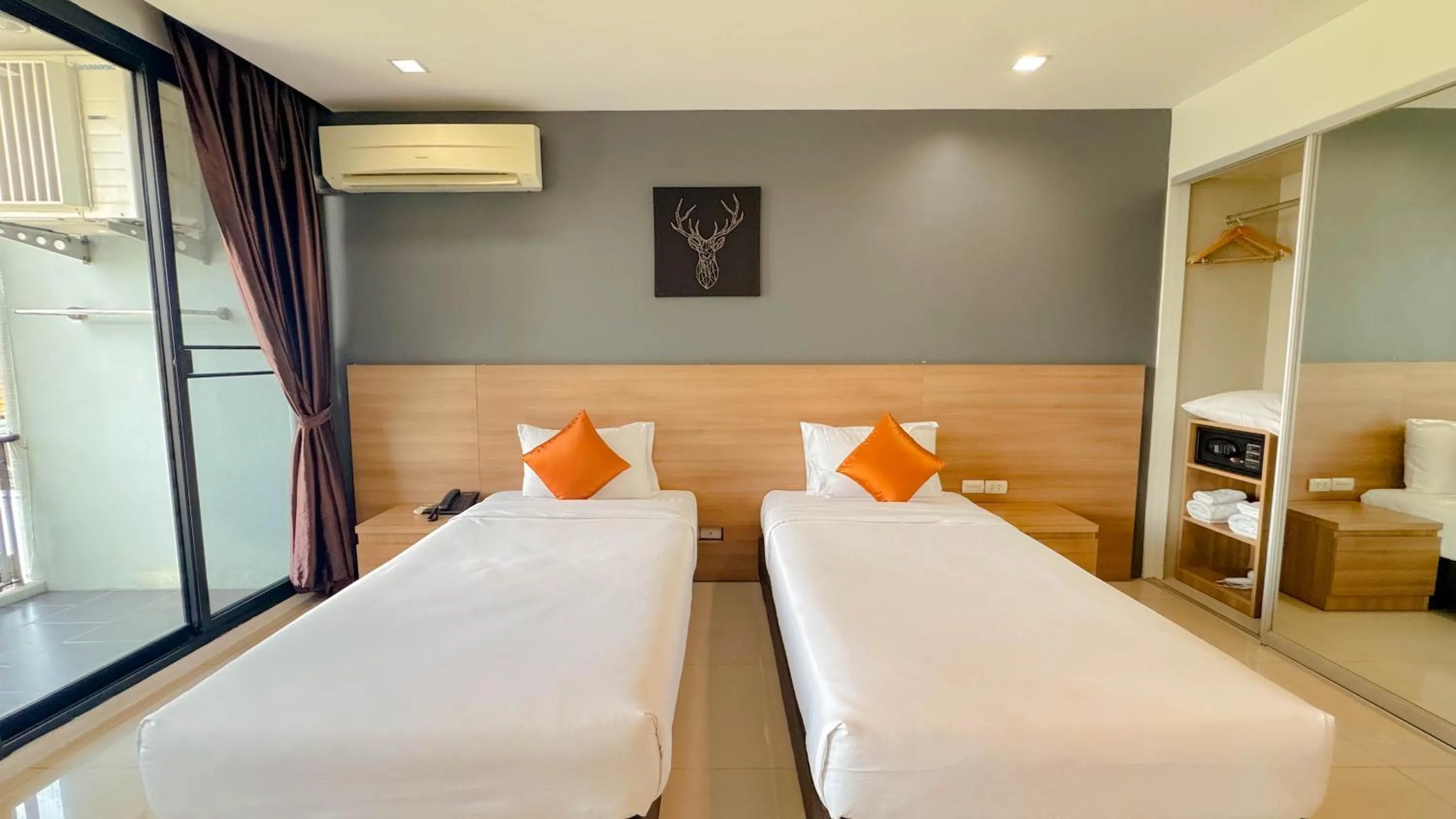 Bed in Marigold Sukhumvit - Free Shuttle to BTS Bearing Station