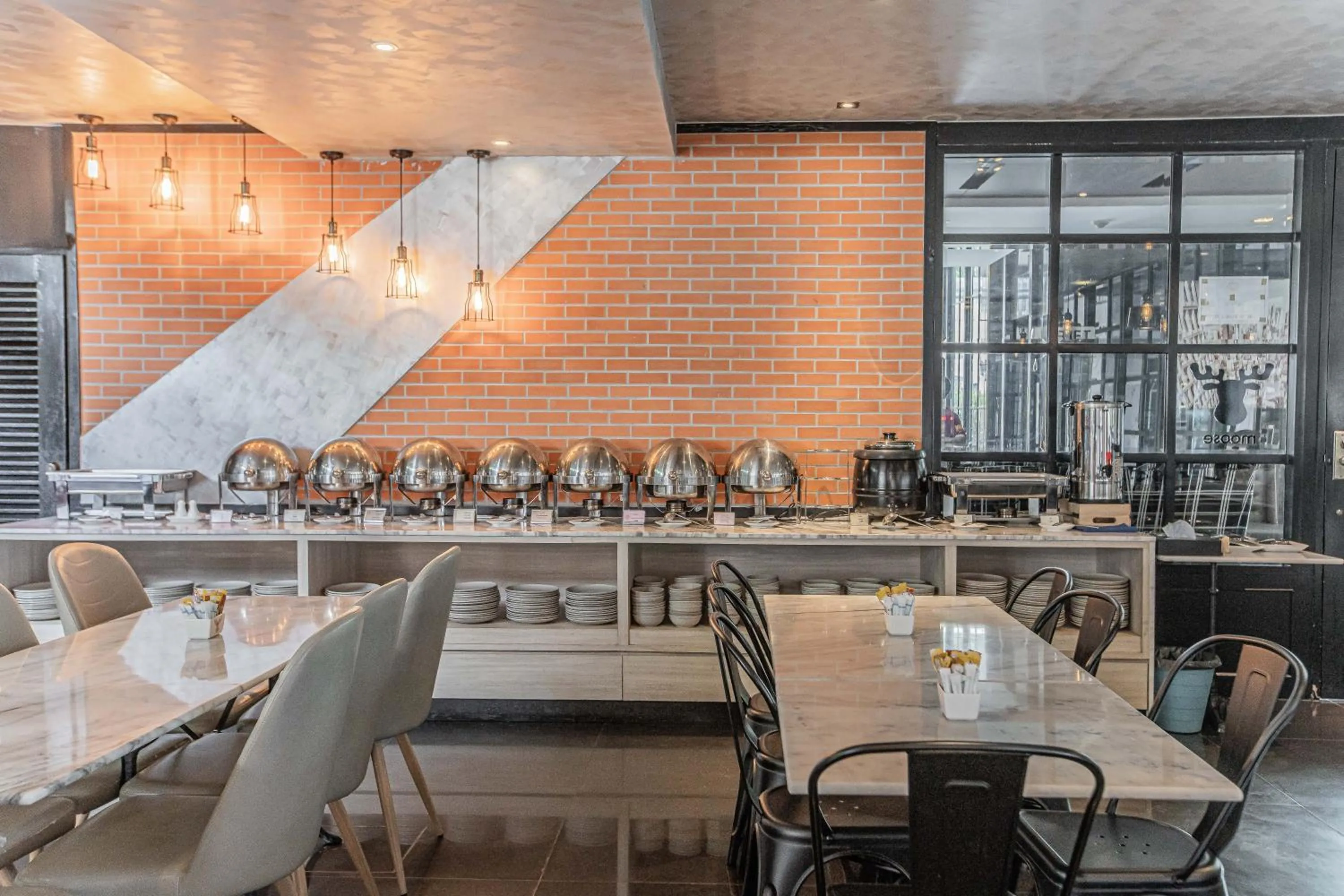 Marigold Sukhumvit - Free Shuttle to BTS Bearing Station