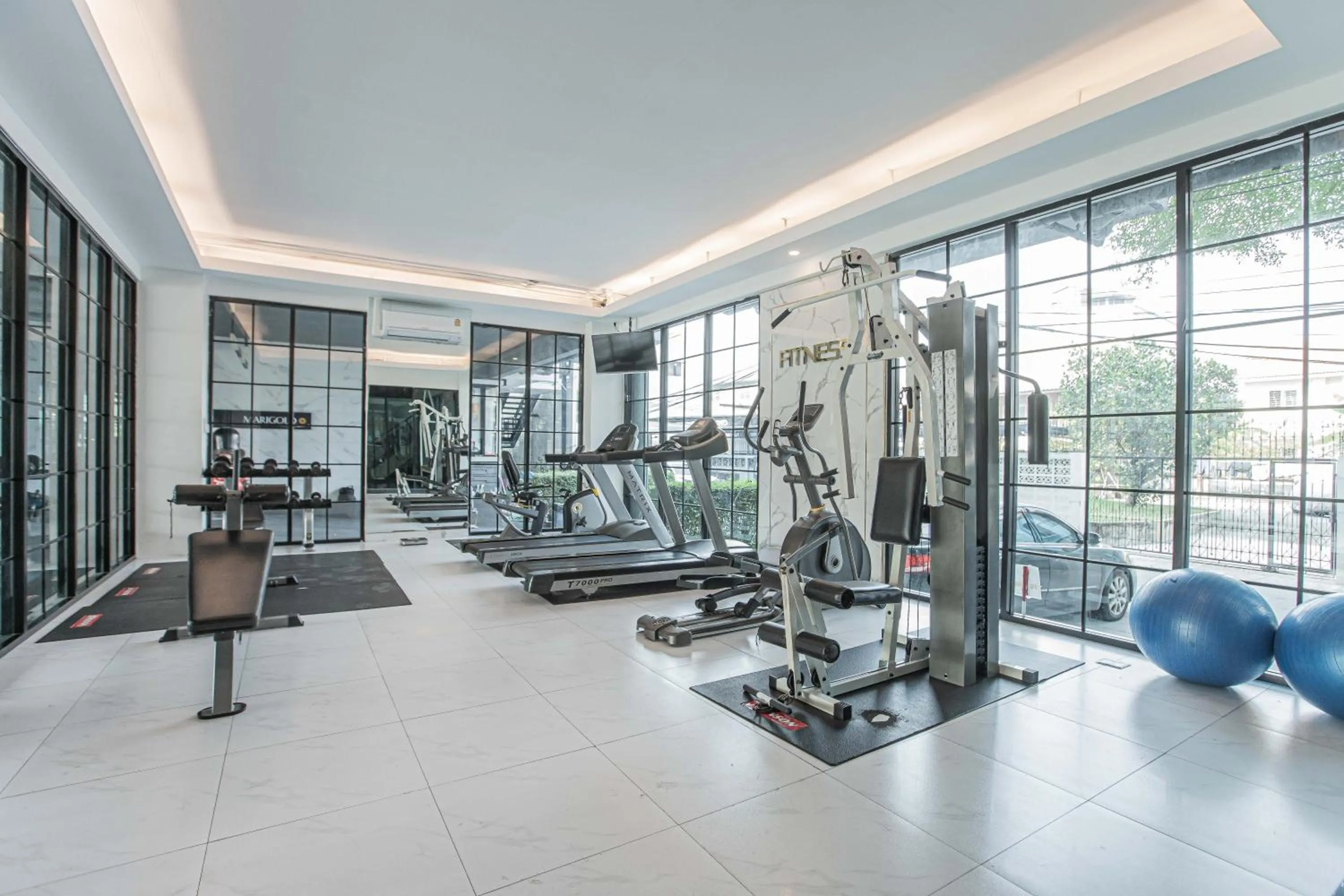 Marigold Sukhumvit - Free Shuttle to BTS Bearing Station