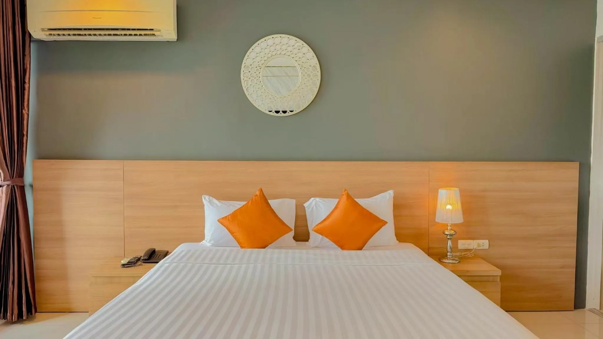 Bed in Marigold Sukhumvit - Free Shuttle to BTS Bearing Station