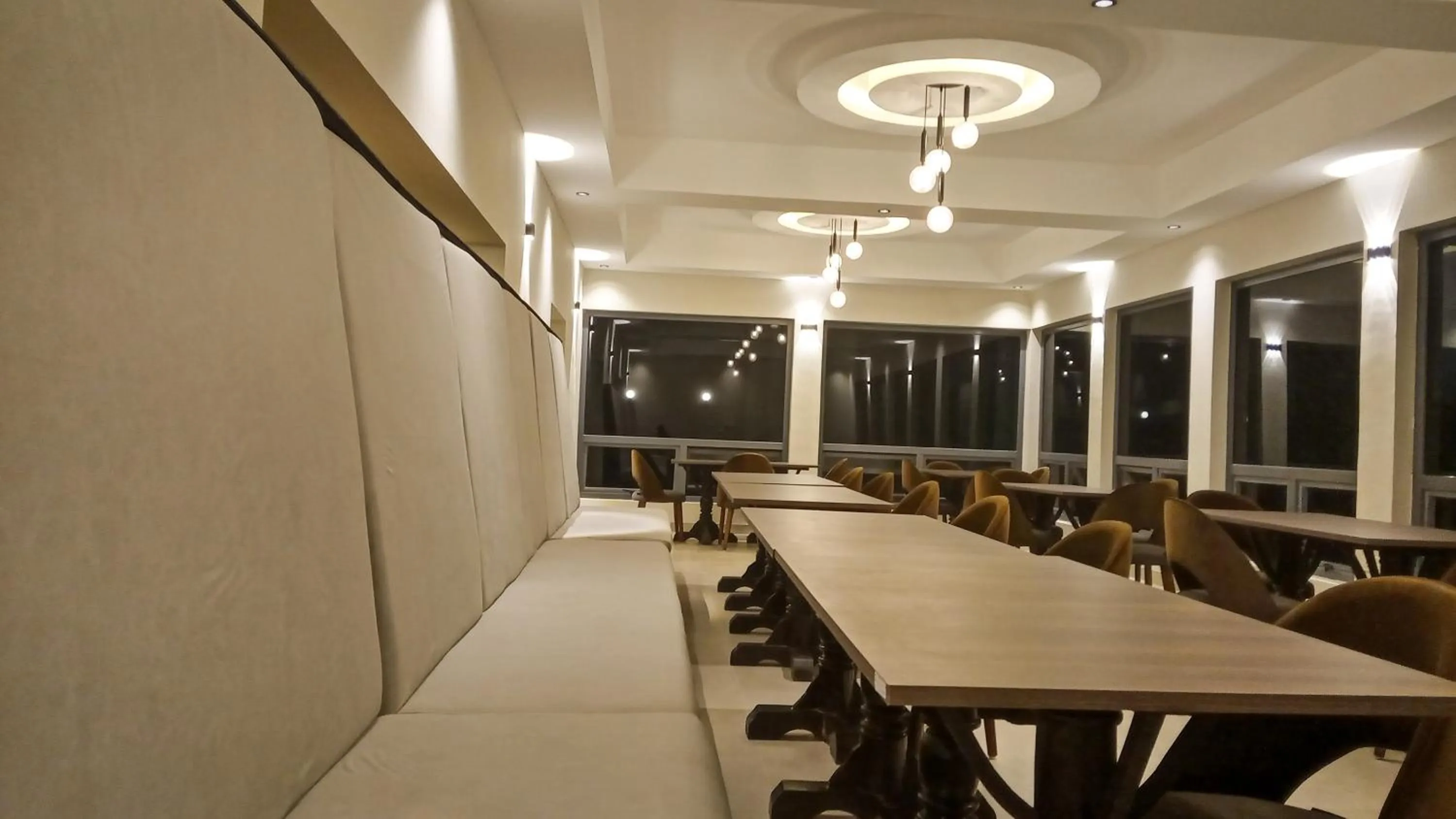 Restaurant/places to eat in Ivory Park Hotel - Safari Waterworld