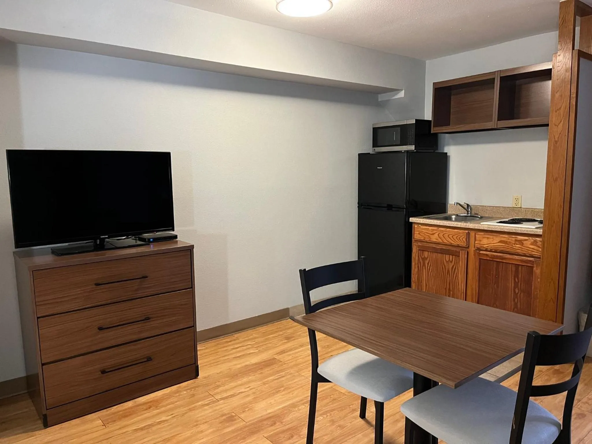 Kitchen or kitchenette in HomeTowne Studios by Red Roof Amarillo West