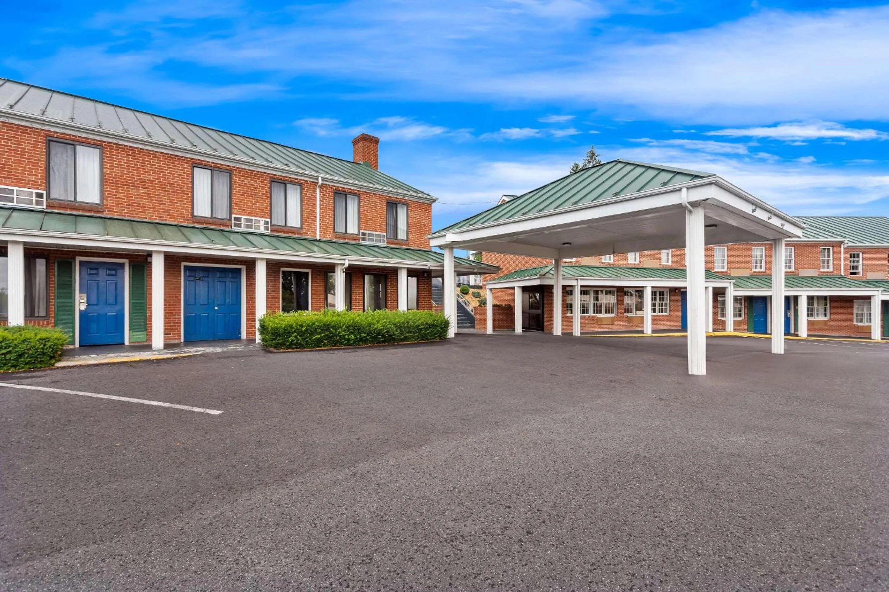 Property building in Econo Lodge Waynesboro - Skyline Drive