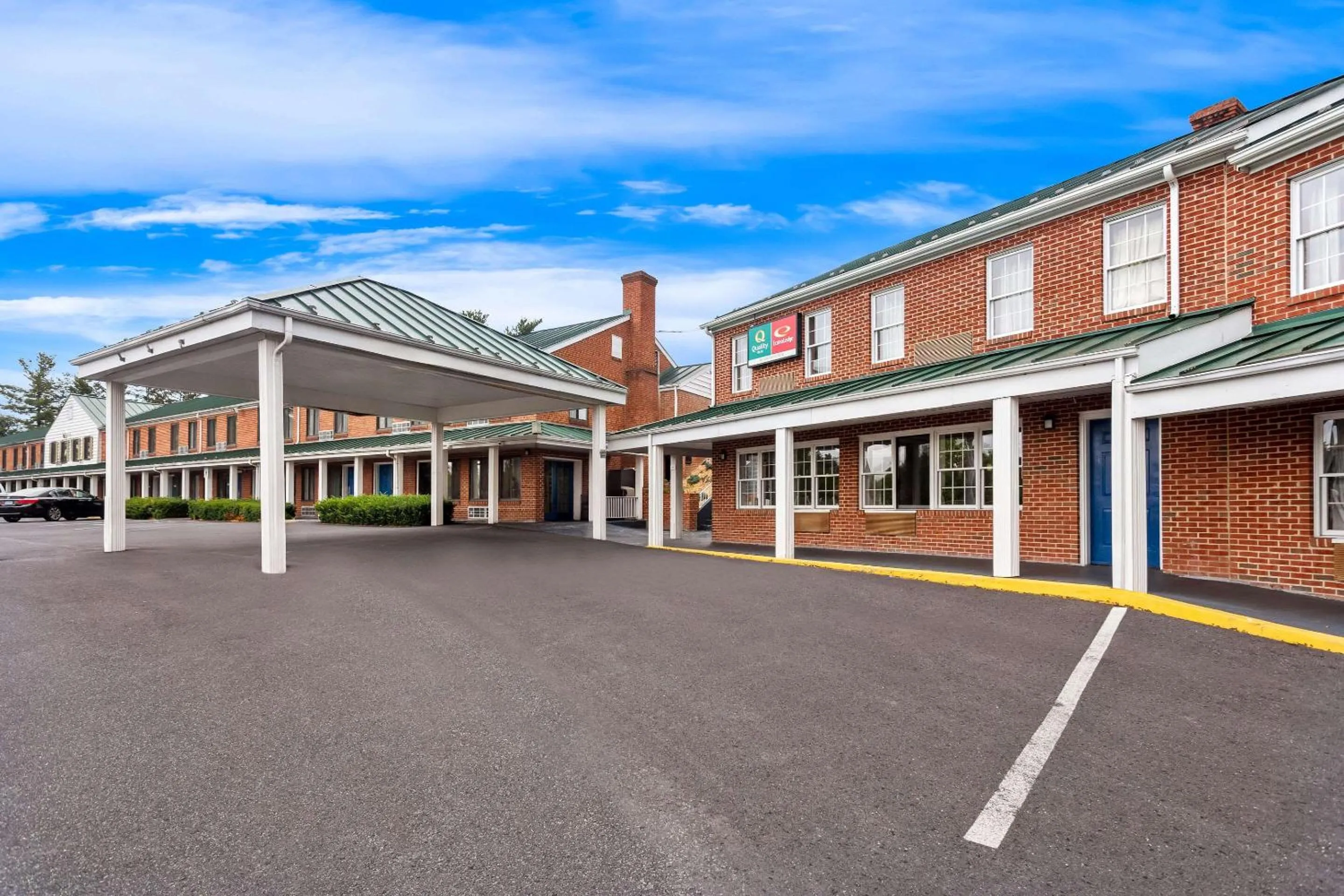 Property building in Econo Lodge Waynesboro - Skyline Drive