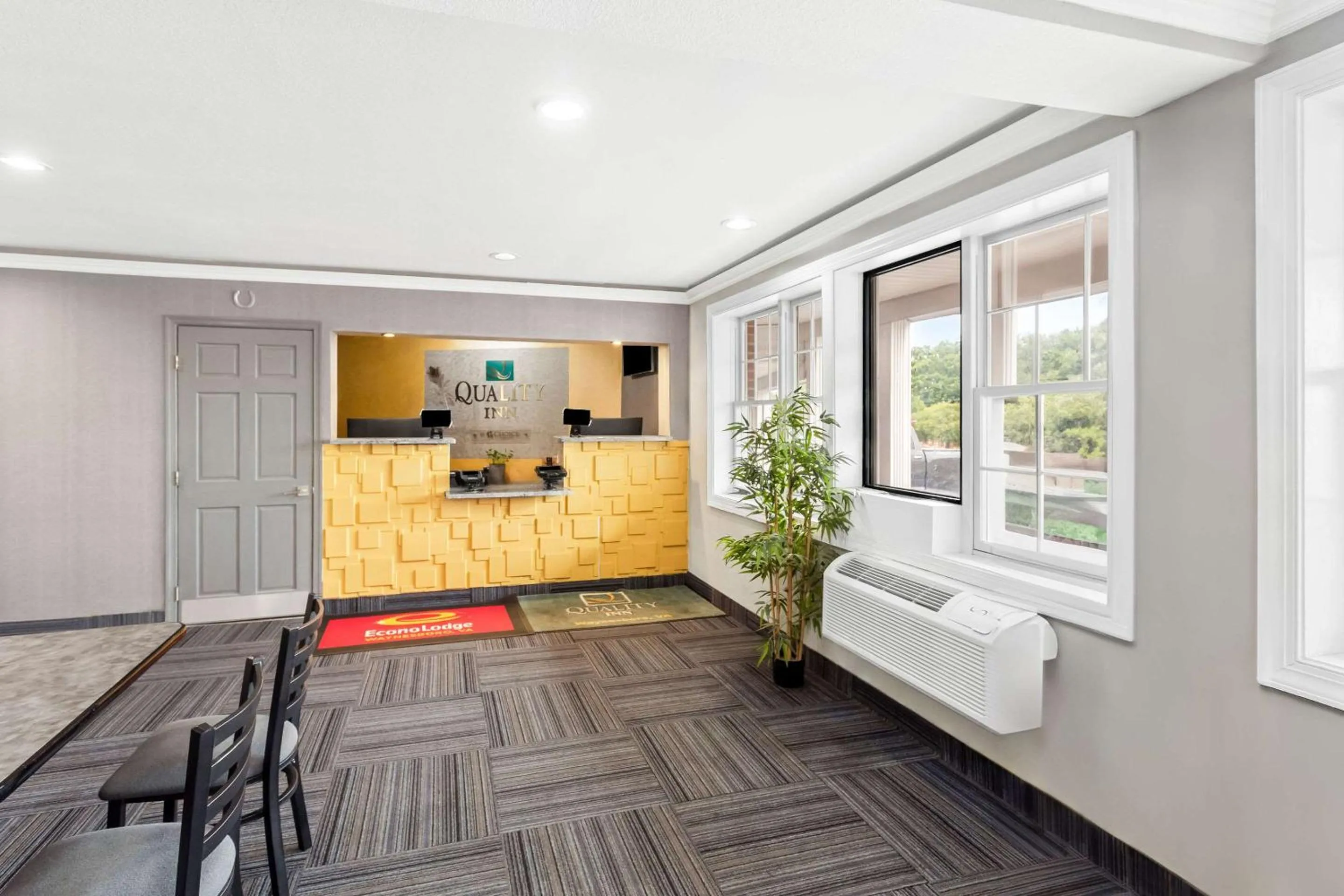 Lobby or reception in Econo Lodge Waynesboro - Skyline Drive