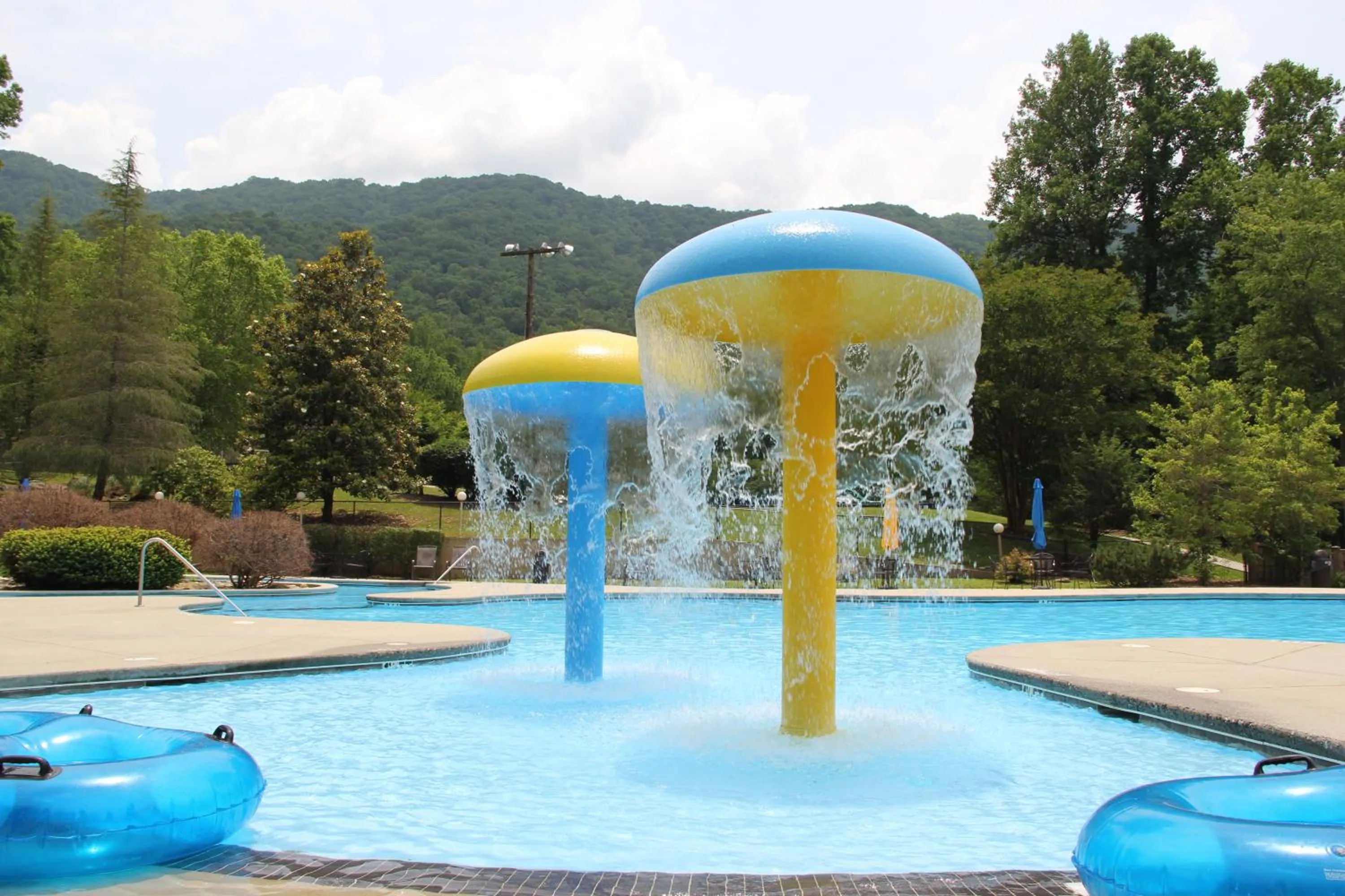 Swimming pool in Fontana Village Resort & Marina
