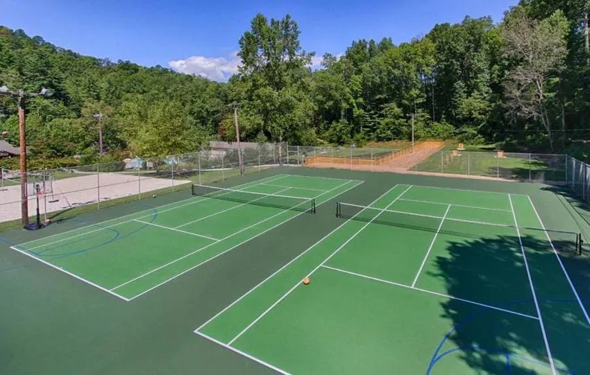 Tennis court in Fontana Village Resort & Marina