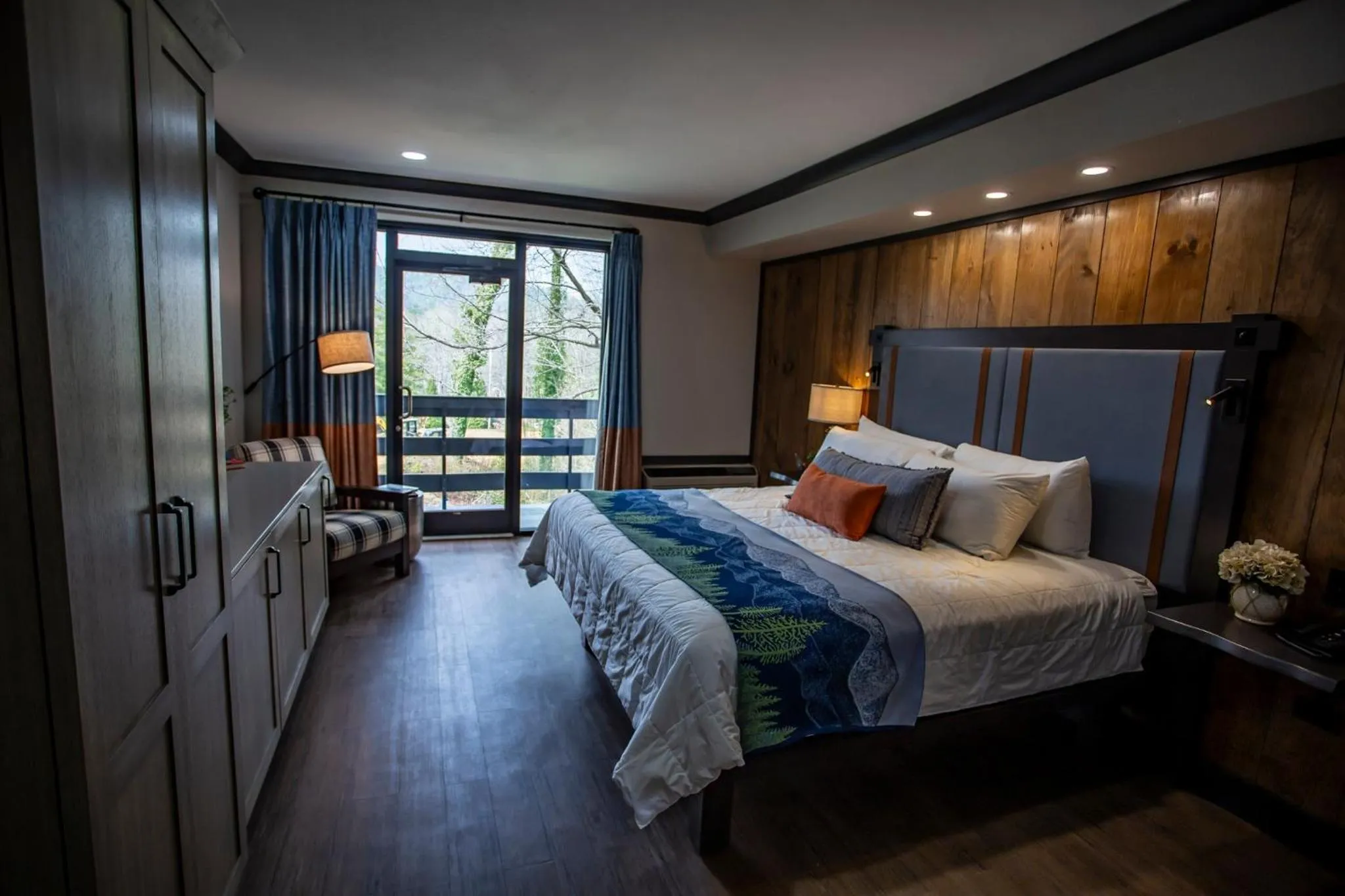 Bed in Fontana Village Resort & Marina