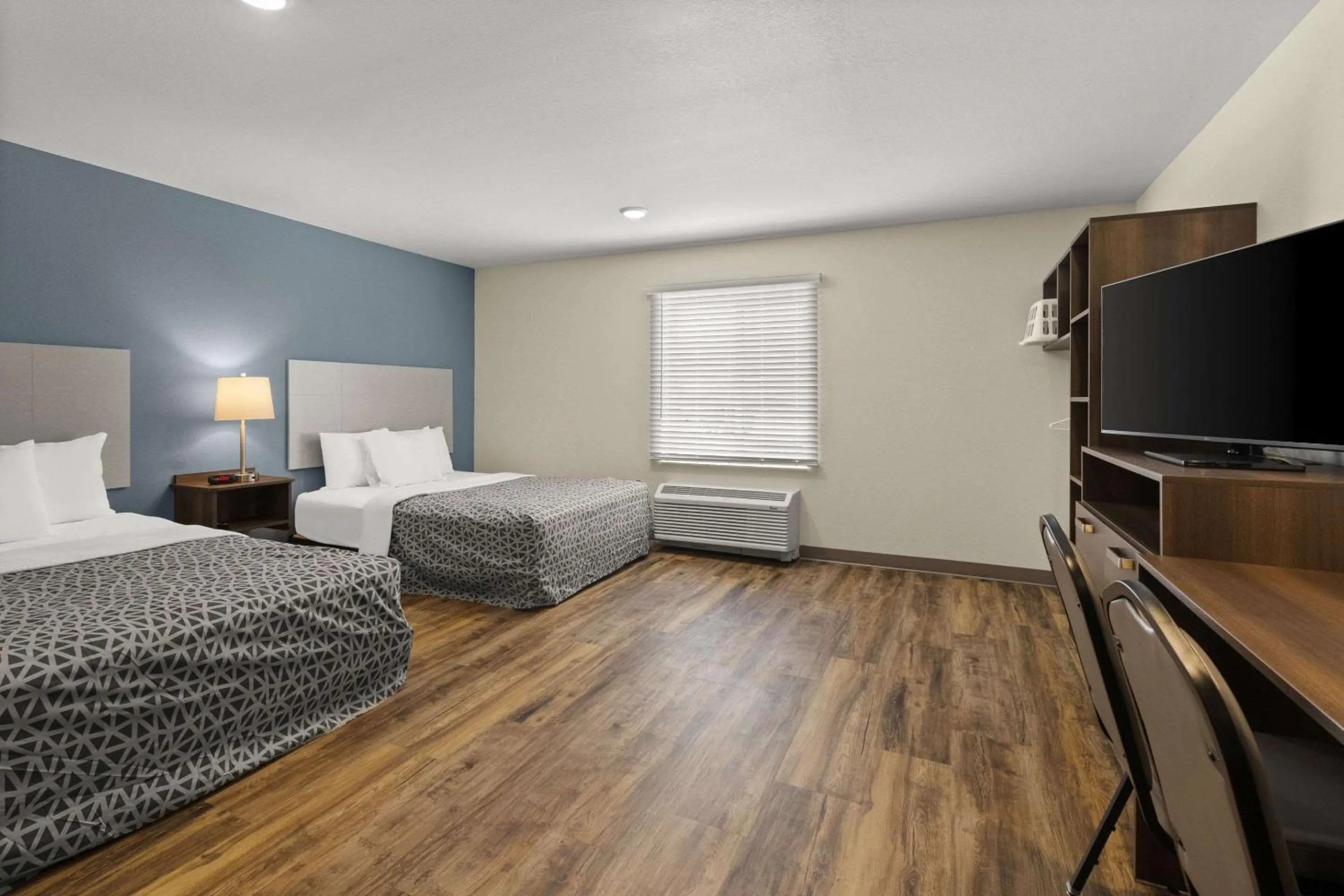 Bedroom, Bed in WoodSpring Suites Bowling Green I-65