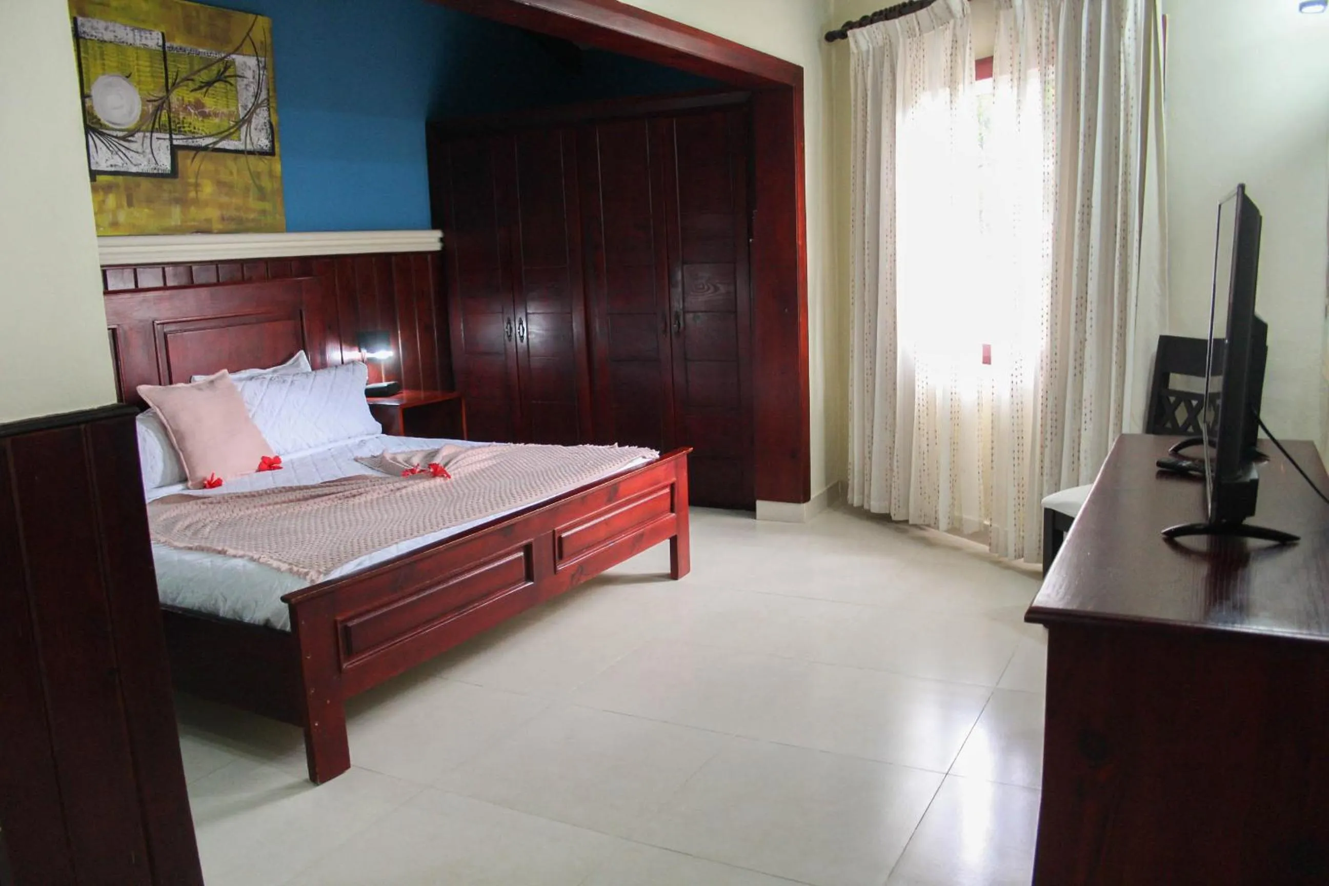 wardrobe, Bed in Hotel Plaza Brisas