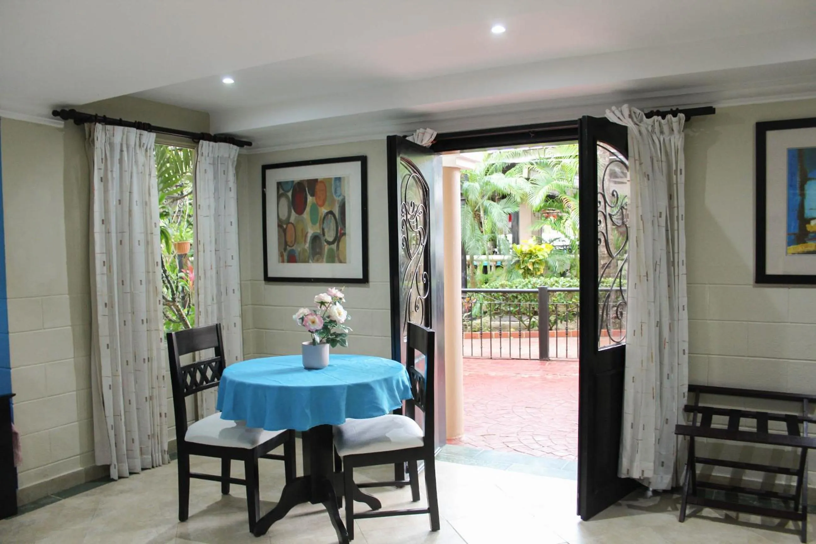 wardrobe in Hotel Plaza Brisas