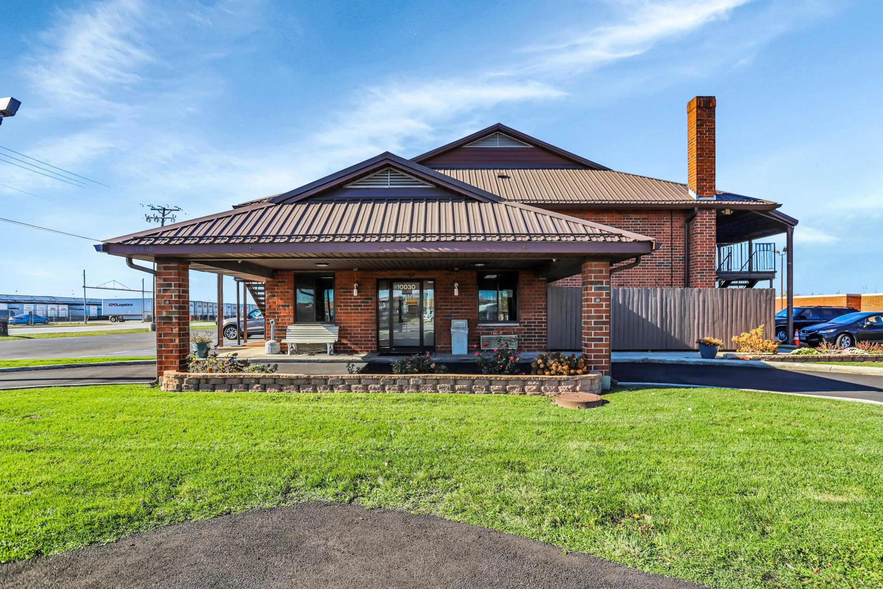 Property building in Bridgeview Inn Chicago Area