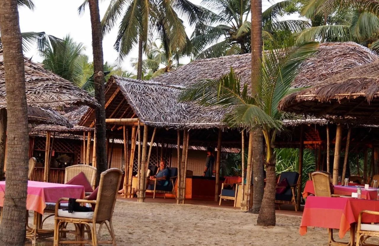 Restaurant/places to eat in Neeleshwar Hermitage