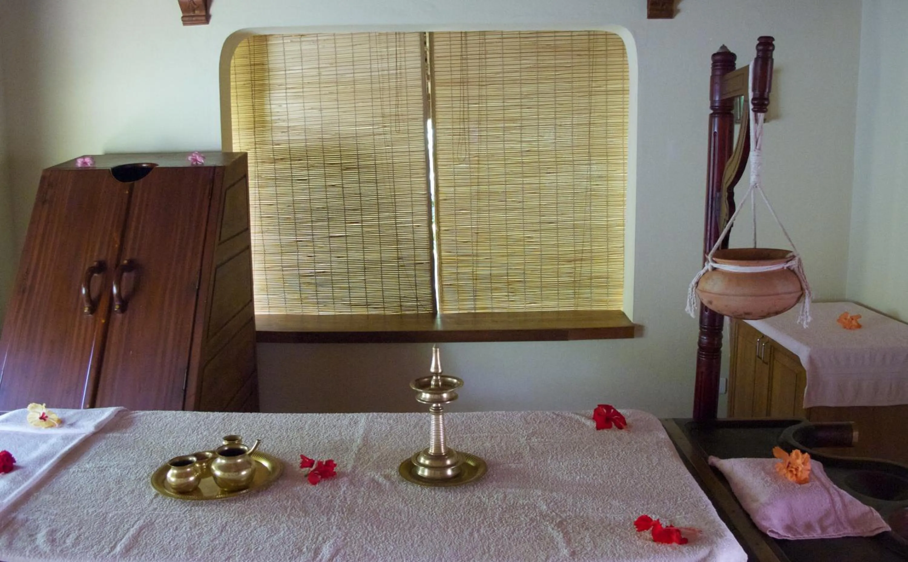 Spa and wellness centre/facilities, Bed in Neeleshwar Hermitage