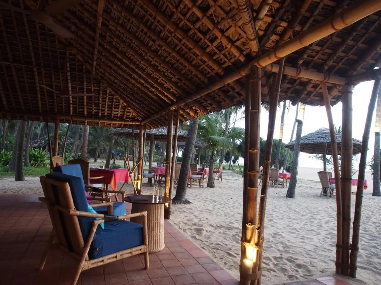 Restaurant/places to eat in Neeleshwar Hermitage