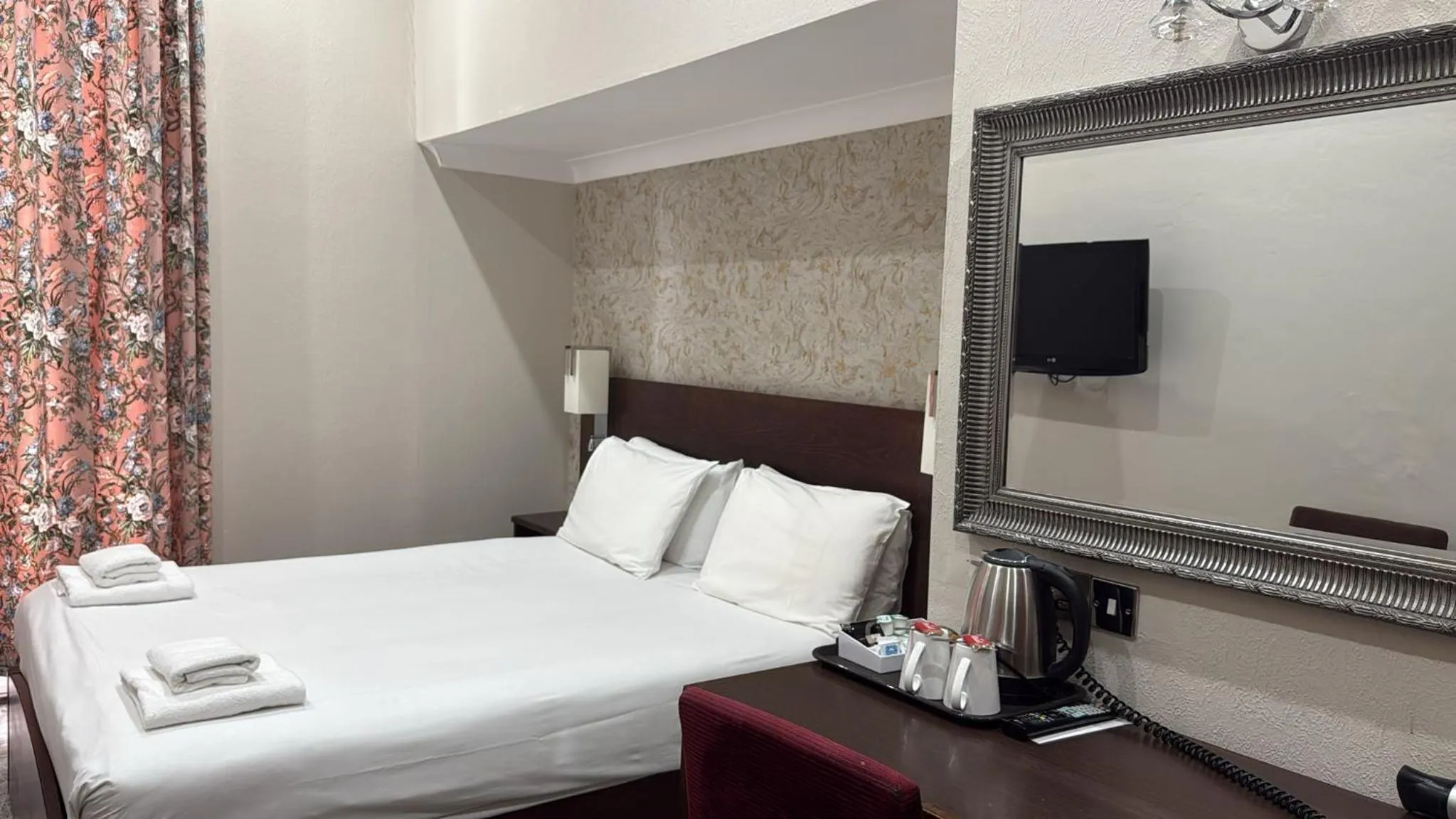 Bedroom, Bed in New Wilmington Hotel