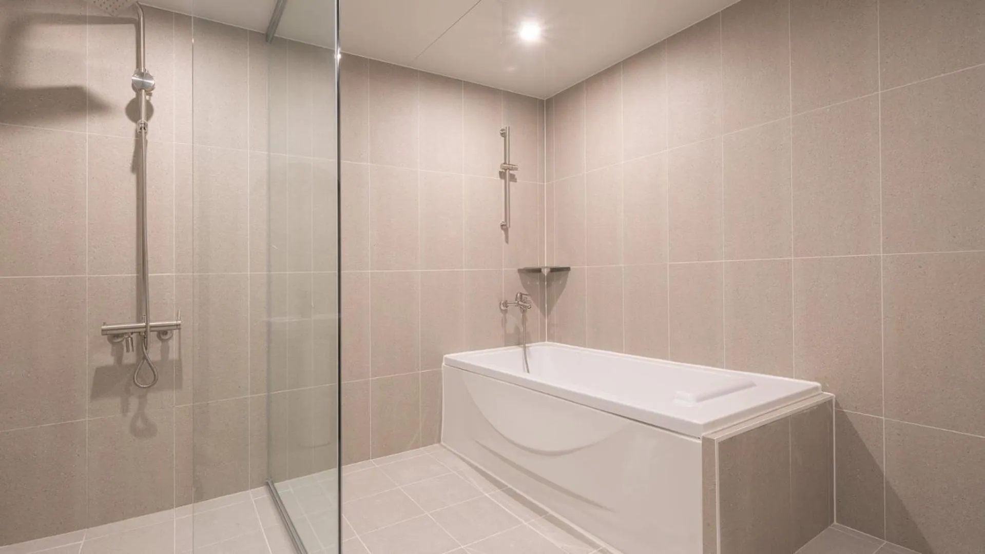 Bathroom in Workers Hotel Daejeon by Aank