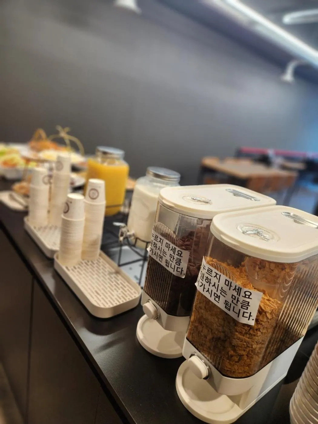 Breakfast in Workers Hotel Daejeon by Aank