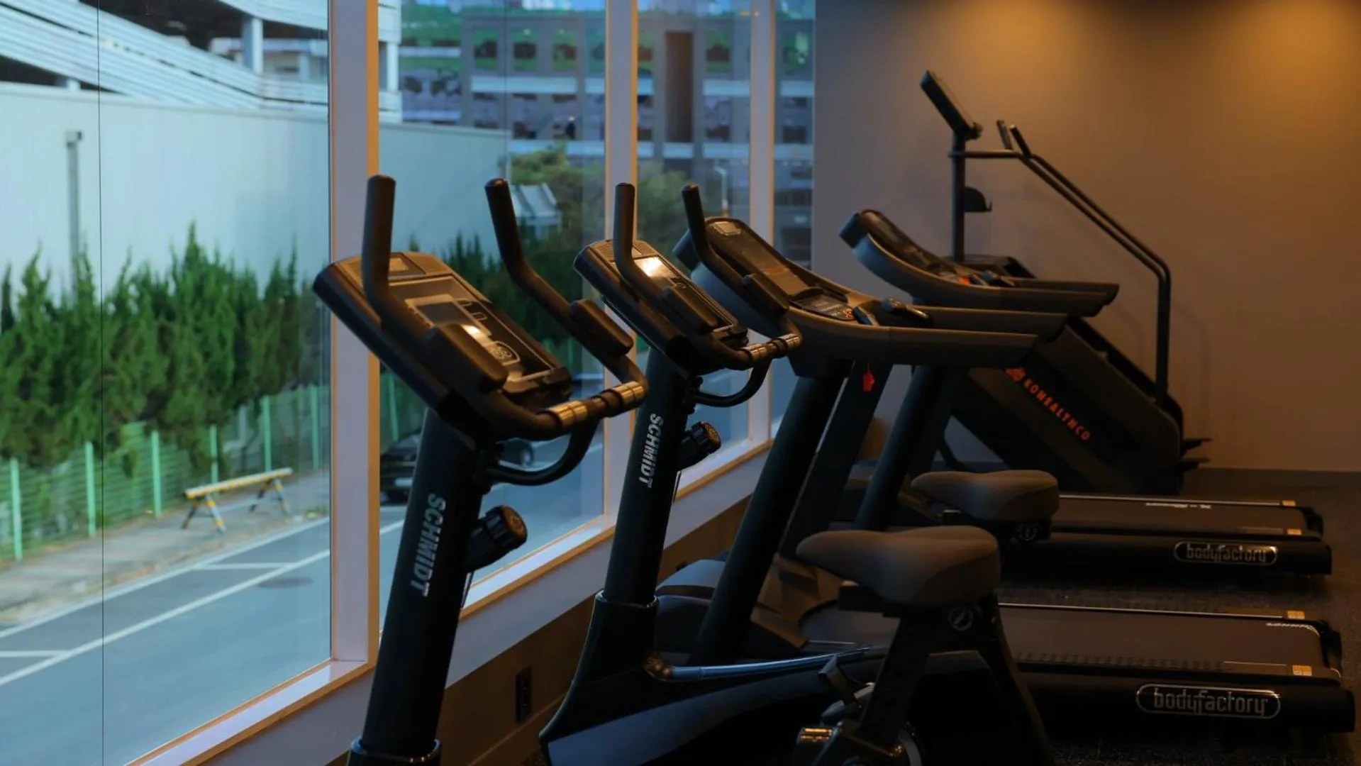 Fitness centre/facilities in Workers Hotel Daejeon by Aank