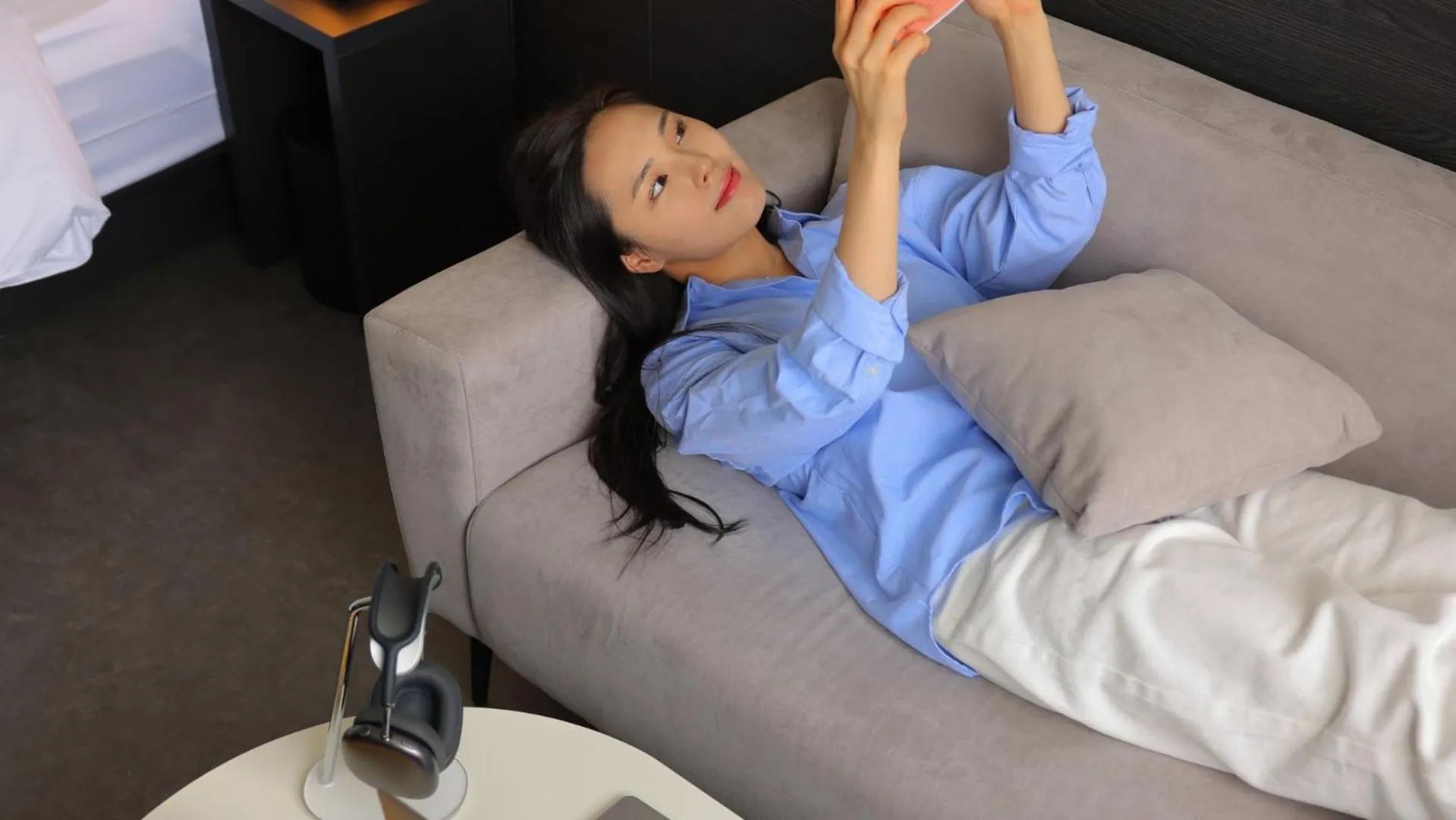 Seating area in Workers Hotel Daejeon by Aank