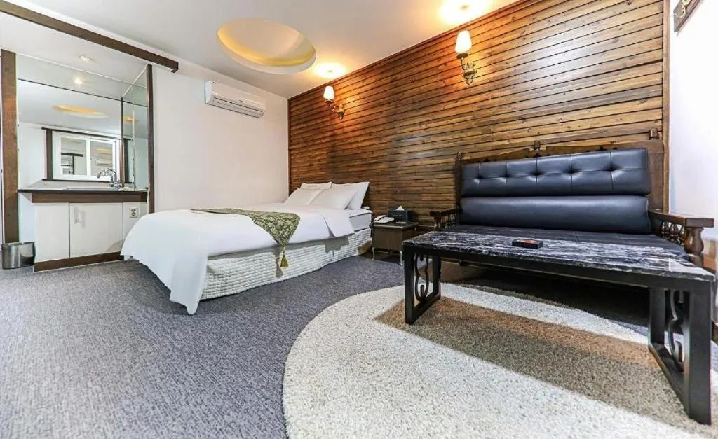 Cheonan Business Hotel